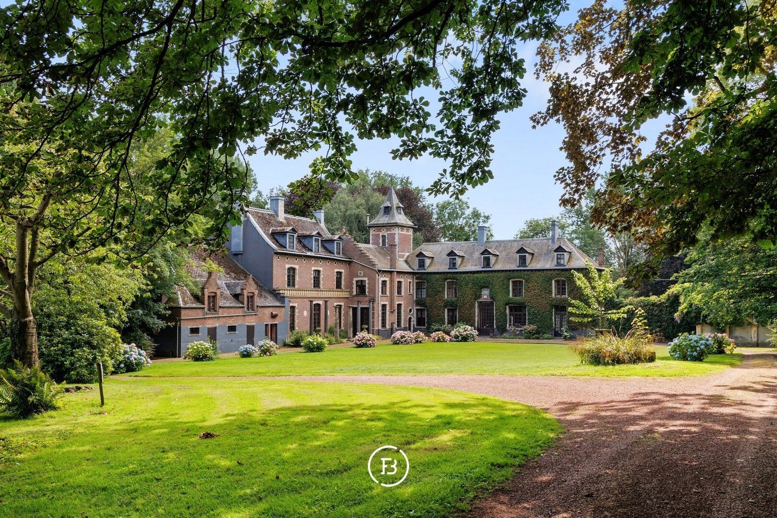 Revenue Property In Brussels & Terlinden Castle Apartment in Bruxelles, Brussels, Belgium