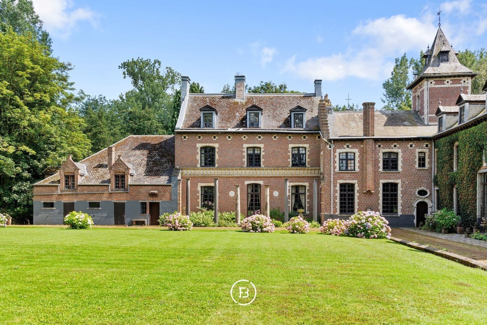 Revenue Property In Brussels & Terlinden Castle Apartment in Bruxelles, Brussels, Belgium