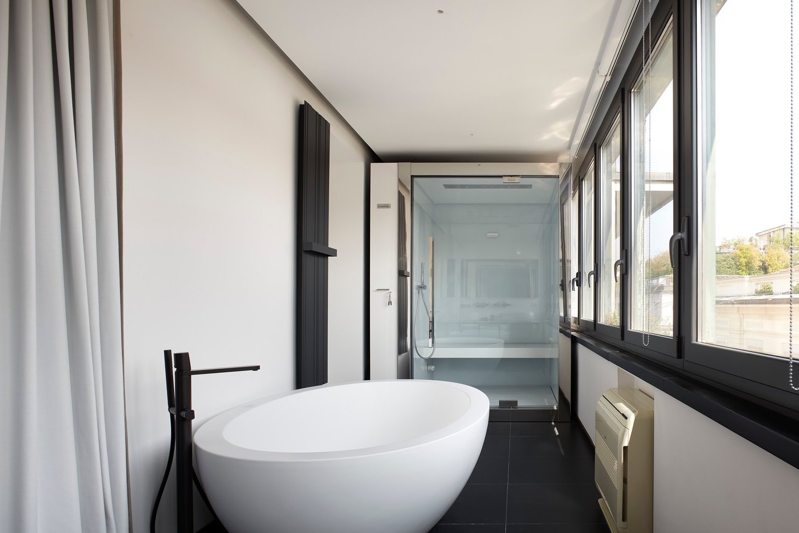 Refined Residence In The Quadrilatero Della Moda Apartment in Milan, Lombardy, Italy