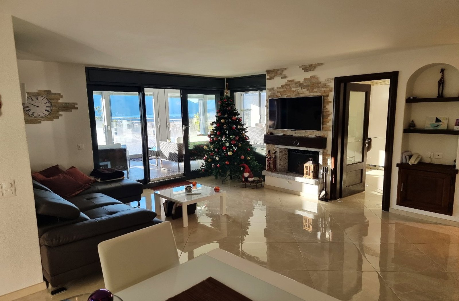 Romantic Hillside Retreat With Breathtaking Lake Views Apartment in Minusio, Ticino, Switzerland