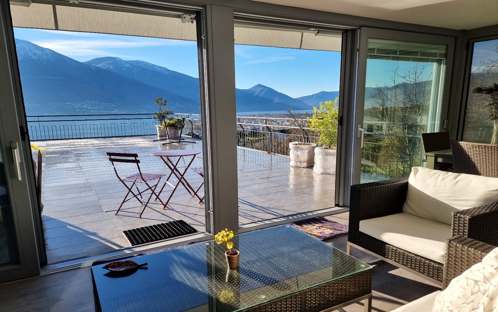 Romantic Hillside Retreat With Breathtaking Lake Views Apartment in Minusio, Ticino, Switzerland