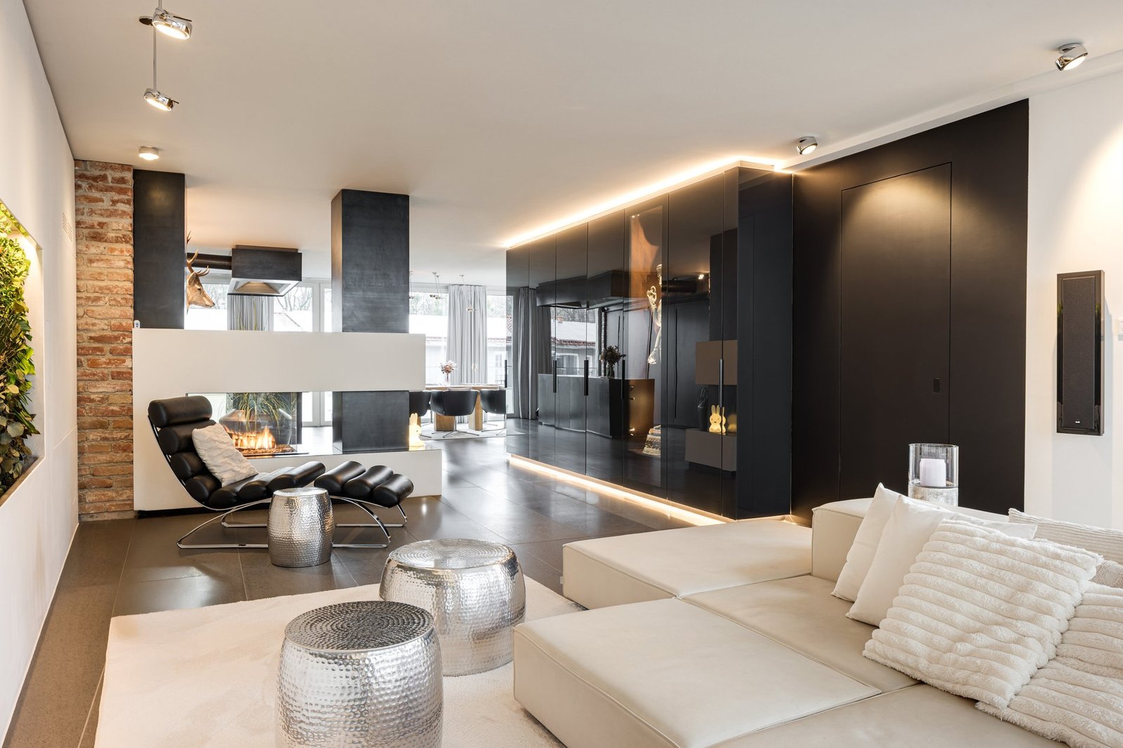 Living In The Isar Floodplains. Design Meets Urbanity And Nature. Your Retreat At The Volksbad. Apartment in Munich, Bavaria, Germany