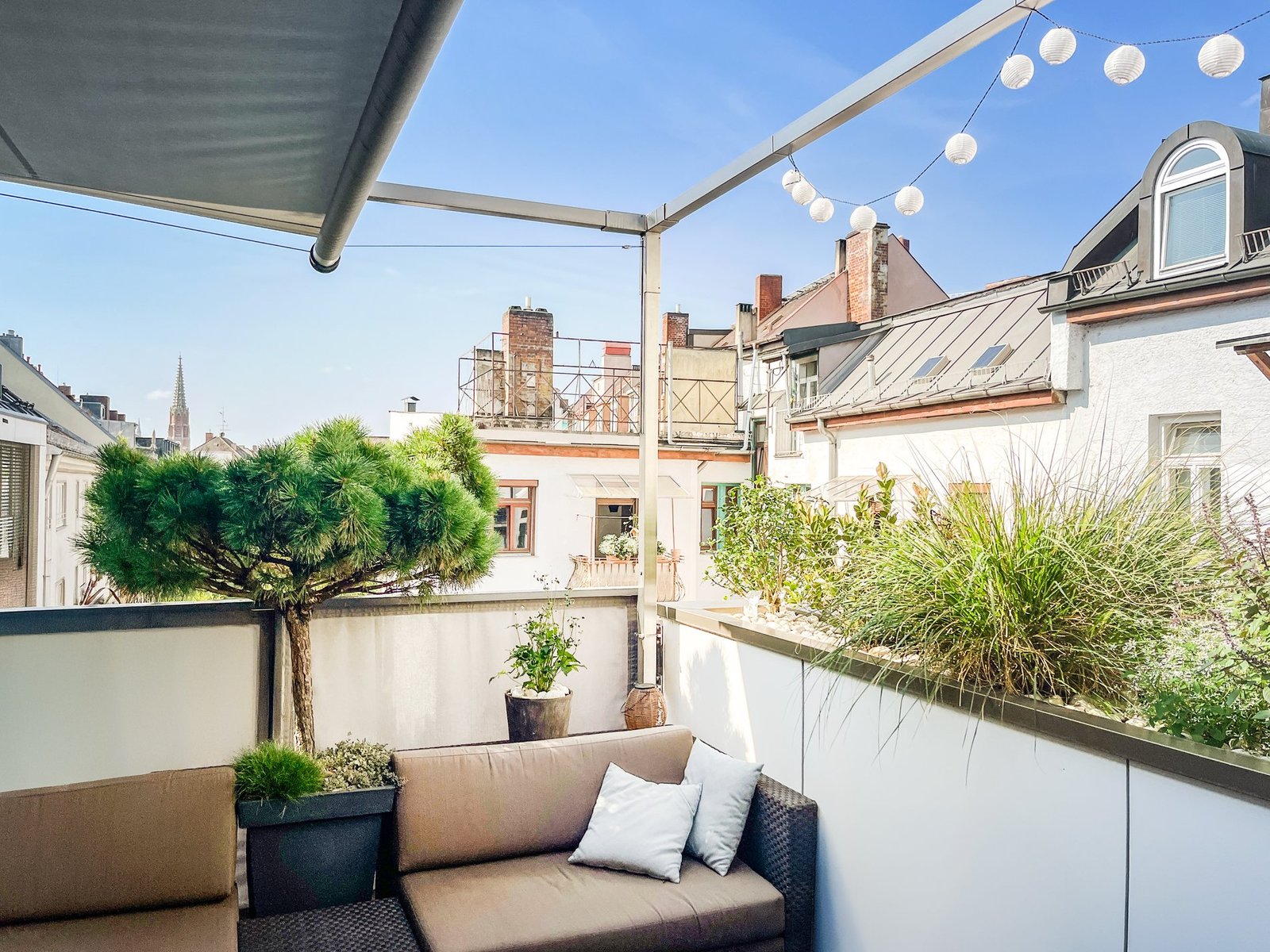 Living In The Isar Floodplains. Design Meets Urbanity And Nature. Your Retreat At The Volksbad. Apartment in Munich, Bavaria, Germany