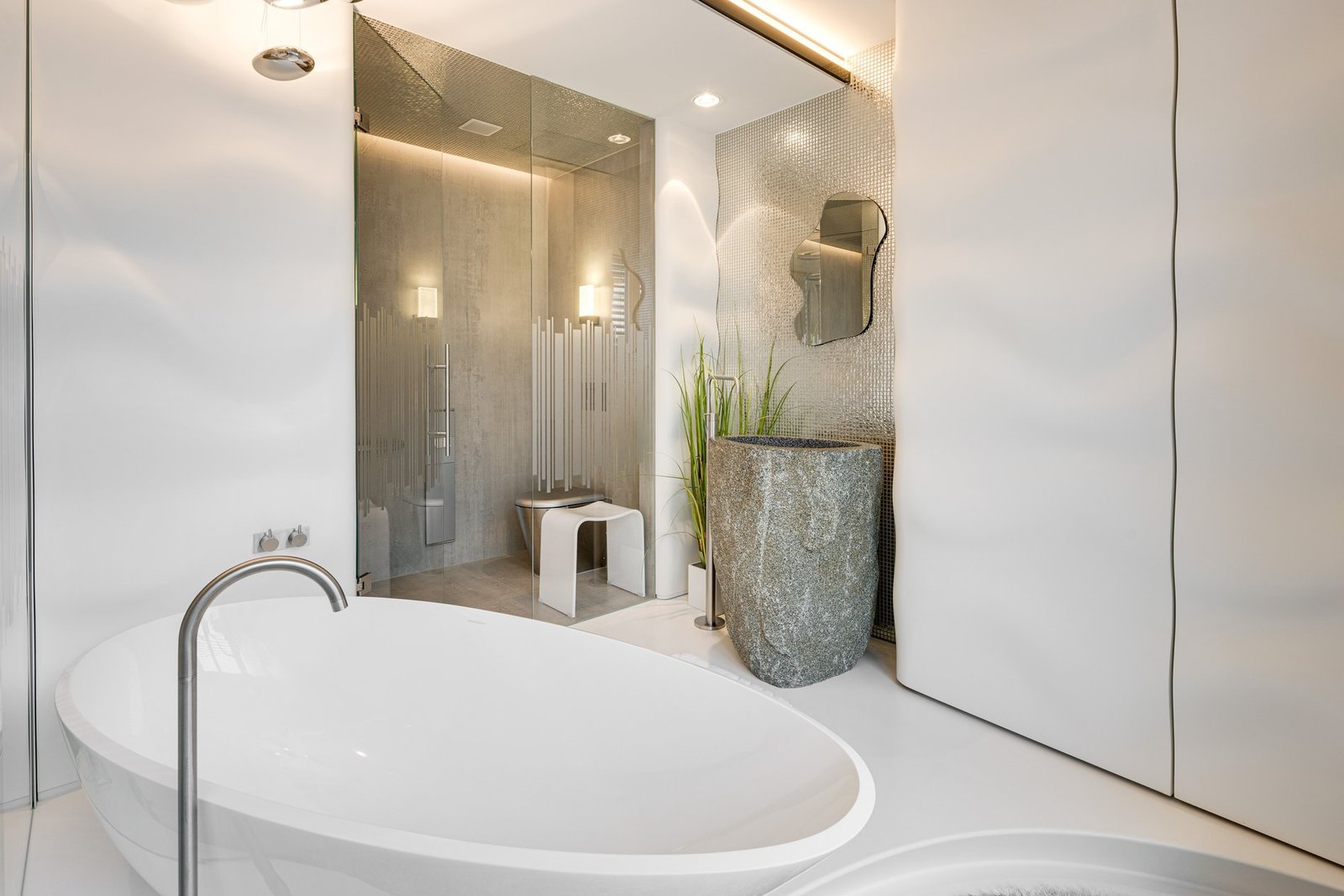 Living In The Isar Floodplains. Design Meets Urbanity And Nature. Your Retreat At The Volksbad. Apartment in Munich, Bavaria, Germany