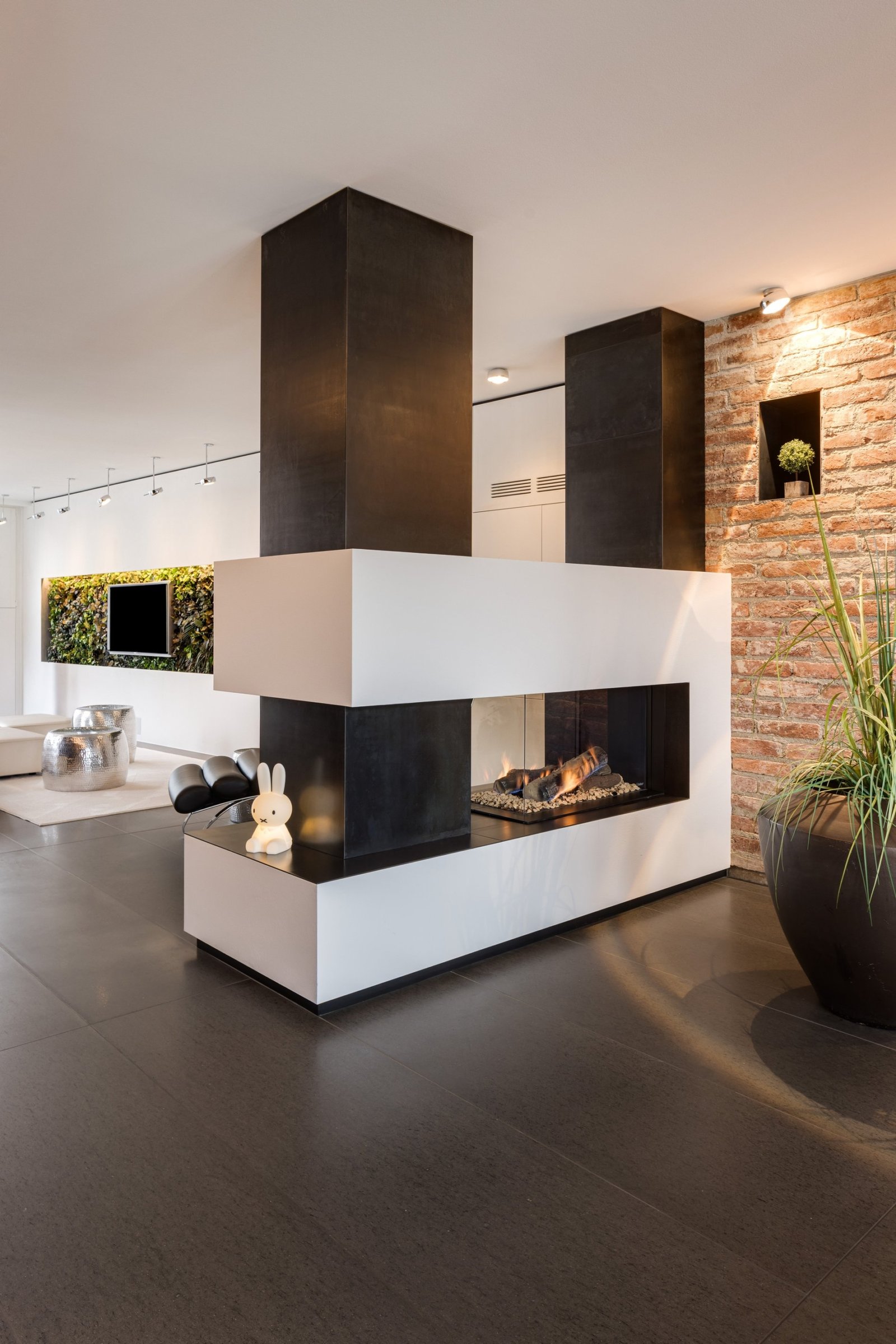 Living In The Isar Floodplains. Design Meets Urbanity And Nature. Your Retreat At The Volksbad. Apartment in Munich, Bavaria, Germany