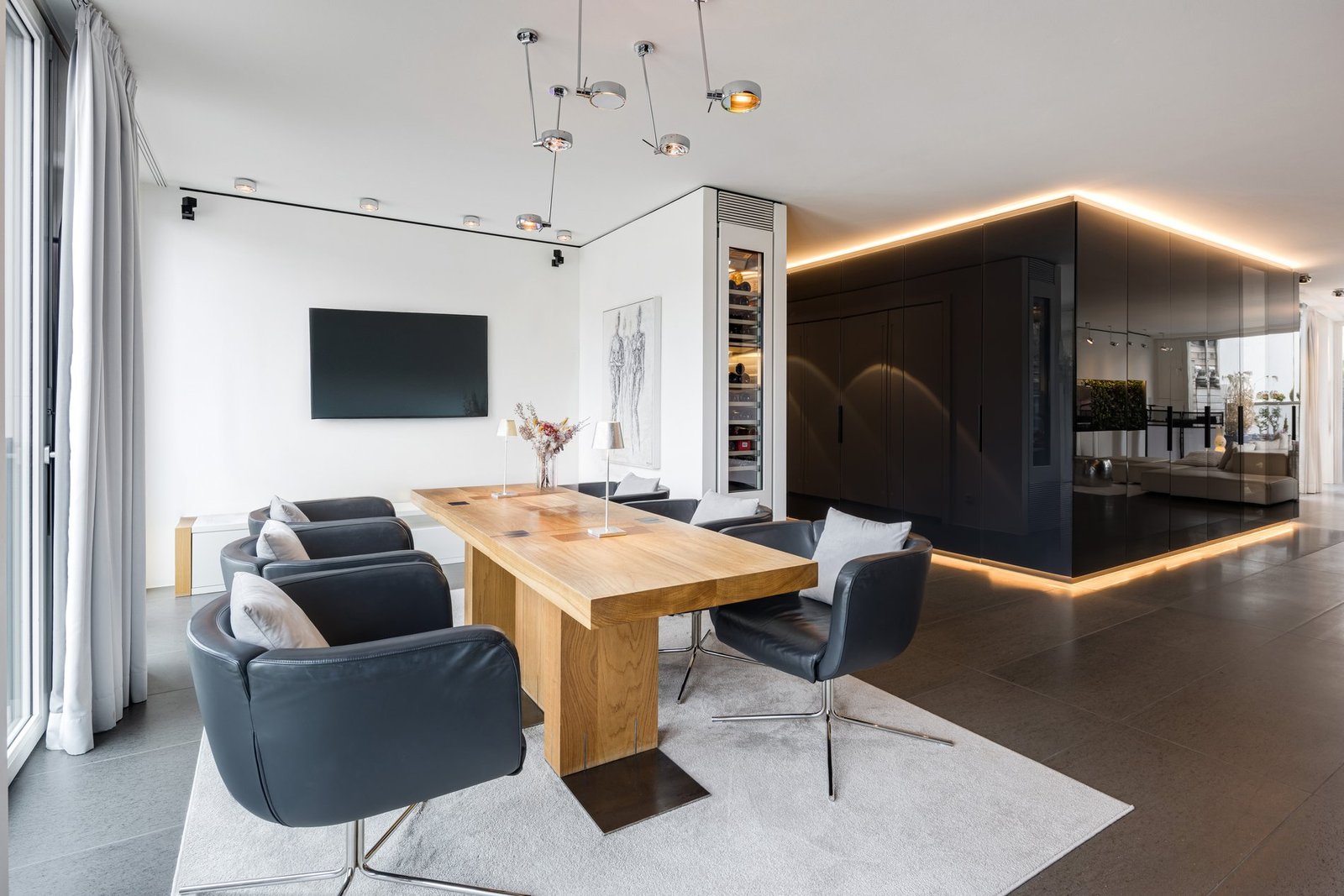 Living In The Isar Floodplains. Design Meets Urbanity And Nature. Your Retreat At The Volksbad. Apartment in Munich, Bavaria, Germany