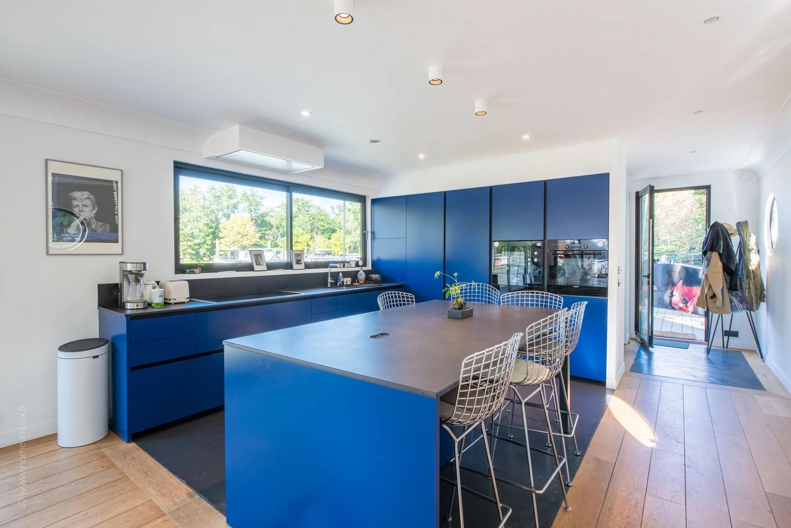 A Spacious Houseboat For Country Living In Paris Apartment in Paris, Île-de-France, France