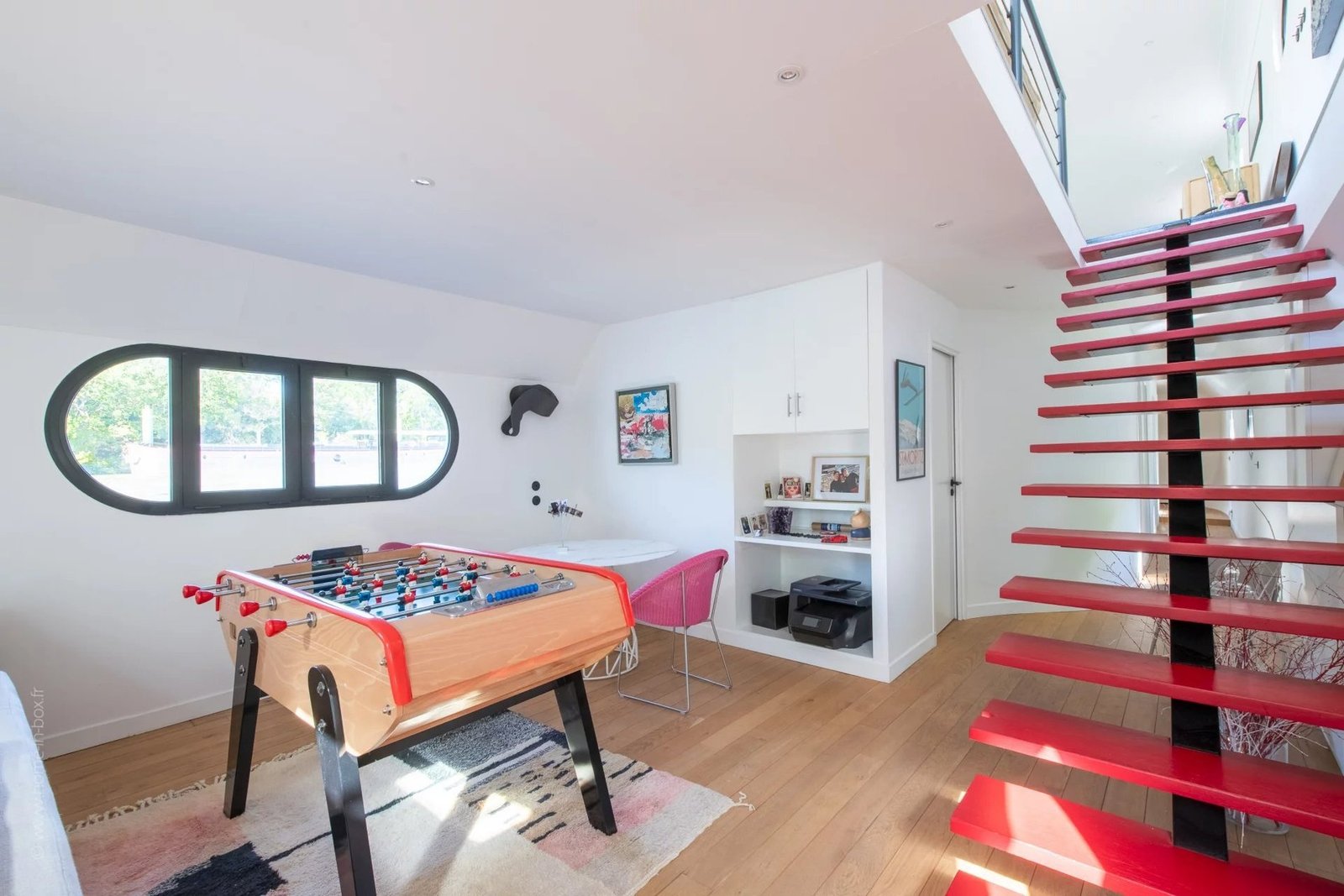 A Spacious Houseboat For Country Living In Paris Apartment in Paris, Île-de-France, France