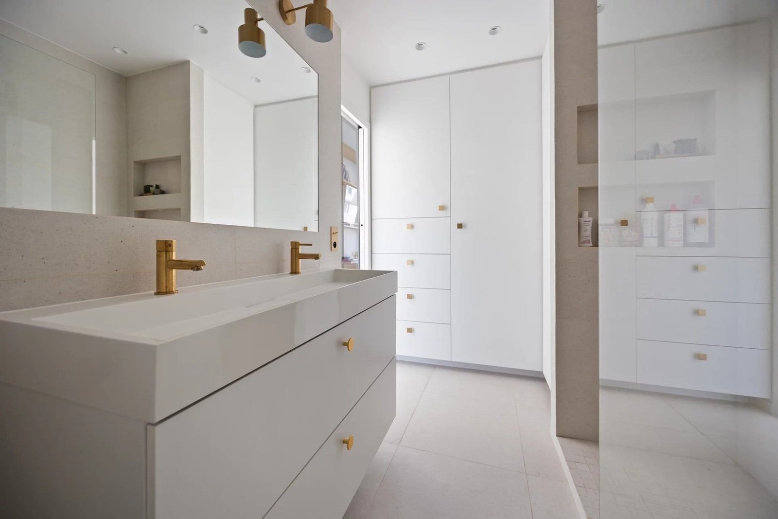 Apartment in Paris, Île