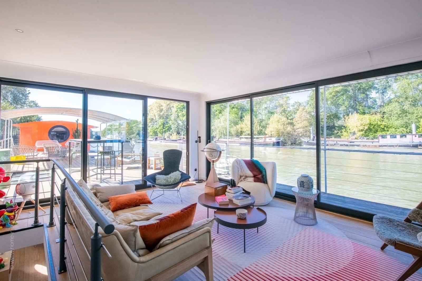 A Spacious Houseboat For Country Living In Paris Apartment in Paris, Île-de-France, France