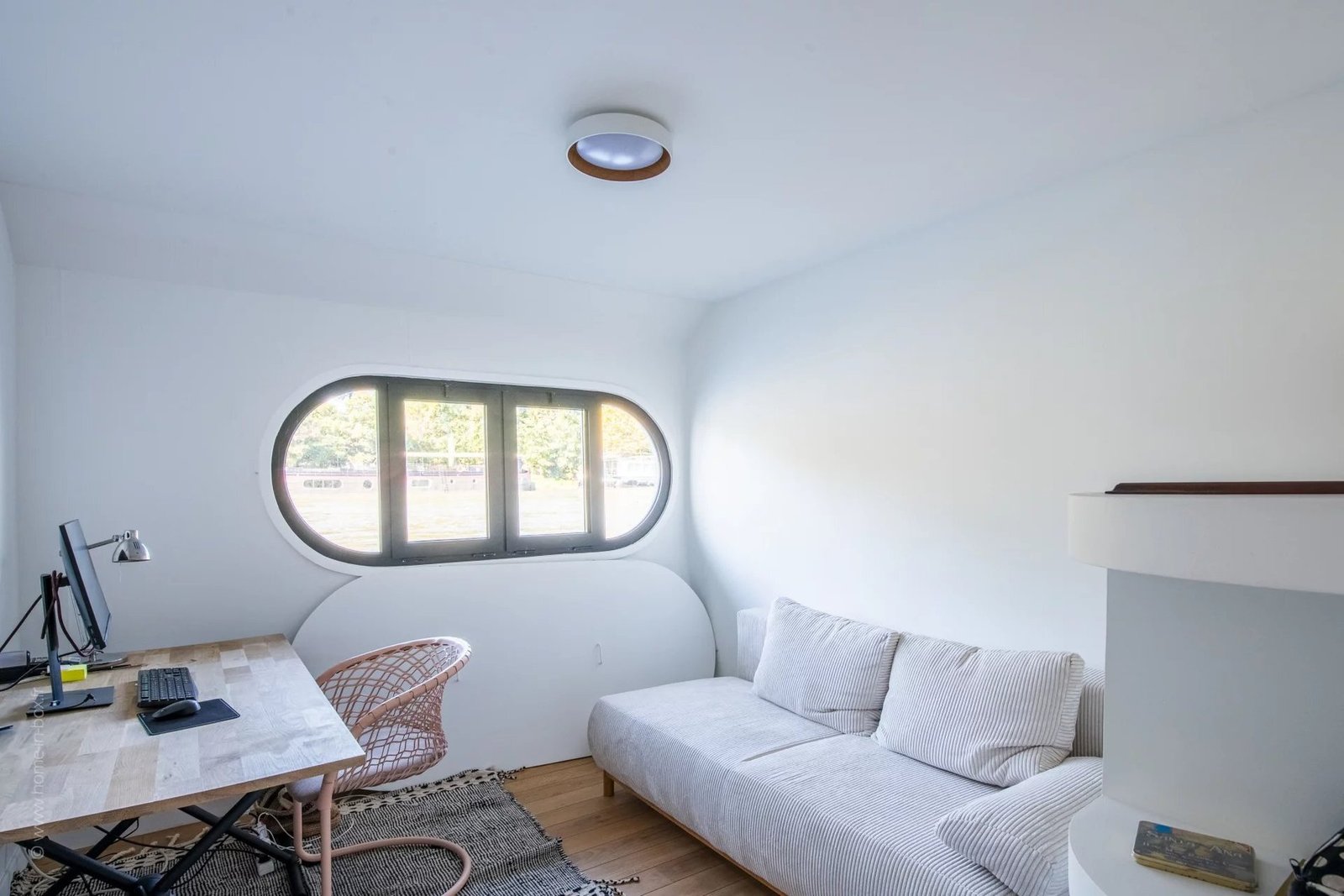 A Spacious Houseboat For Country Living In Paris Apartment in Paris, Île-de-France, France