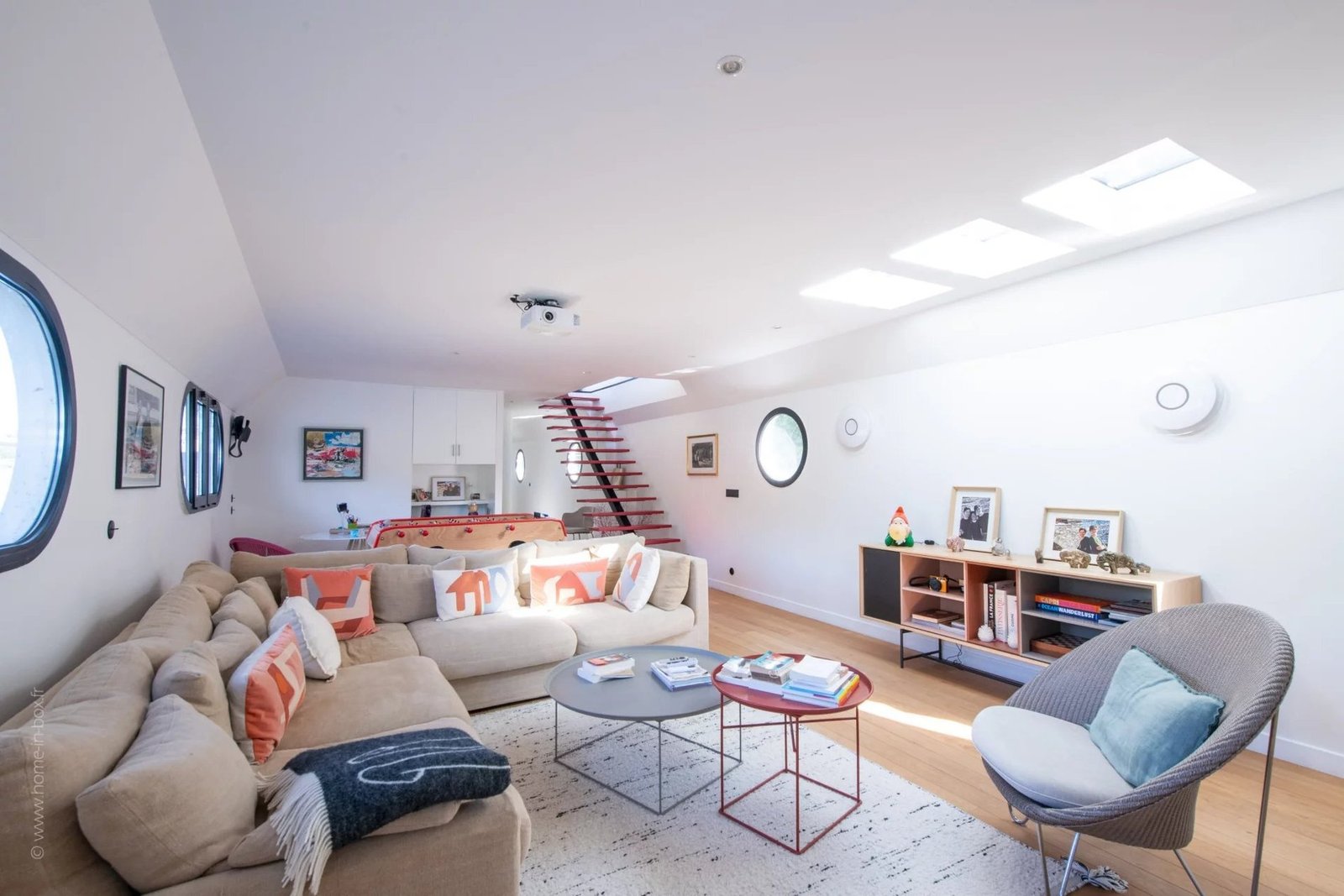 A Spacious Houseboat For Country Living In Paris Apartment in Paris, Île-de-France, France