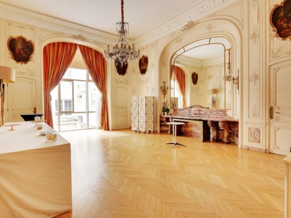 Apartment in Paris, Île