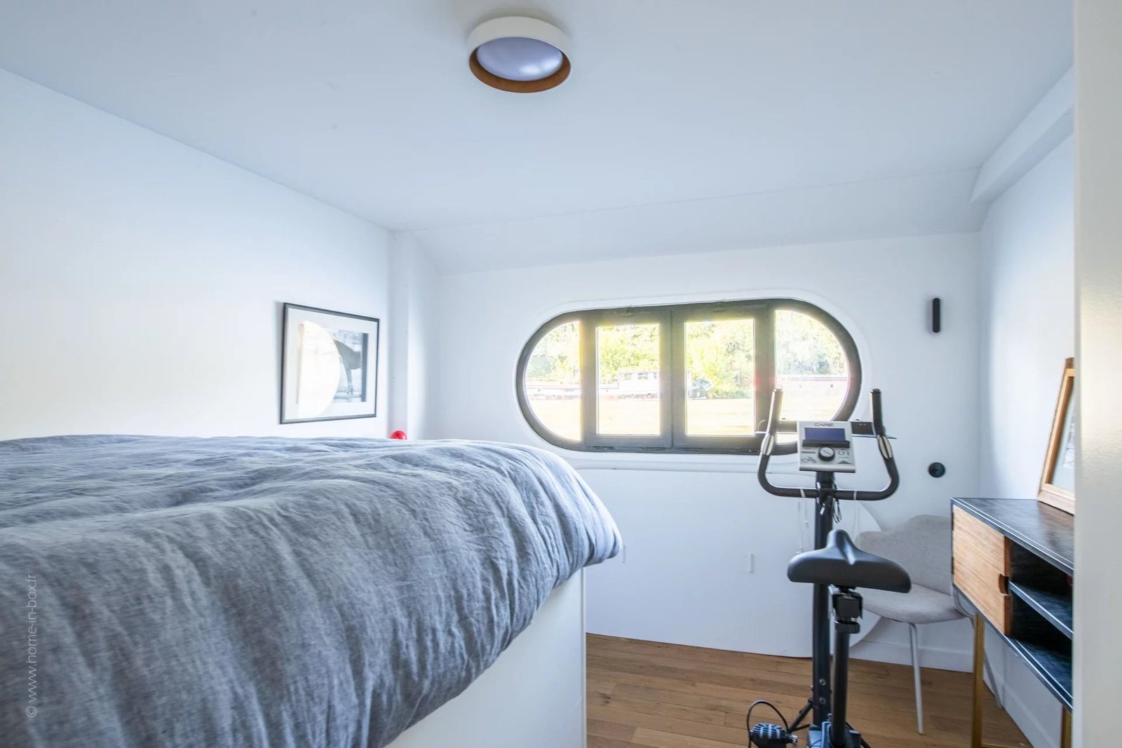 A Spacious Houseboat For Country Living In Paris Apartment in Paris, Île-de-France, France