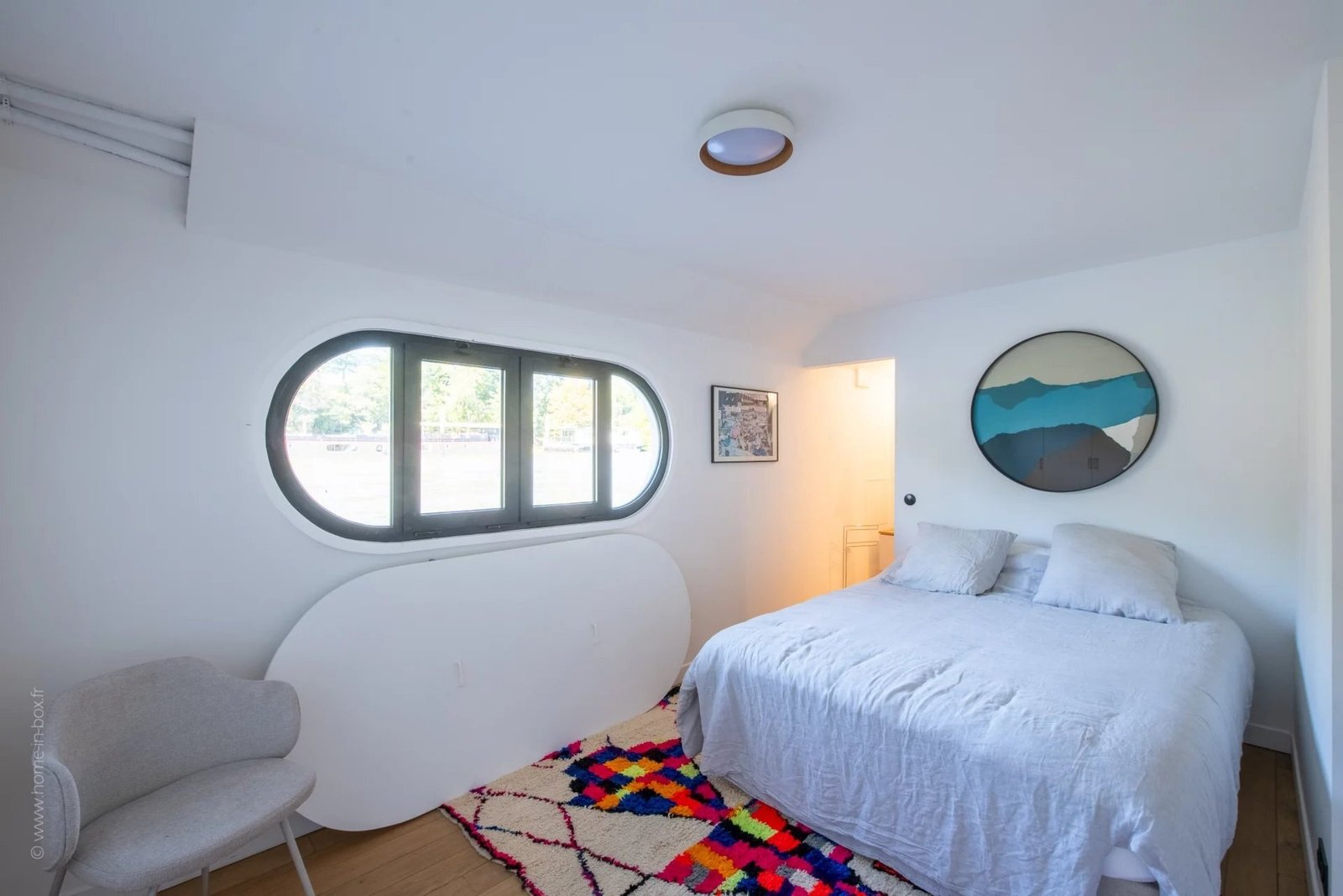 A Spacious Houseboat For Country Living In Paris Apartment in Paris, Île-de-France, France