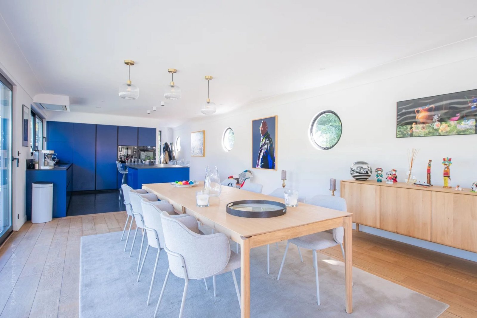 A Spacious Houseboat For Country Living In Paris Apartment in Paris, Île-de-France, France