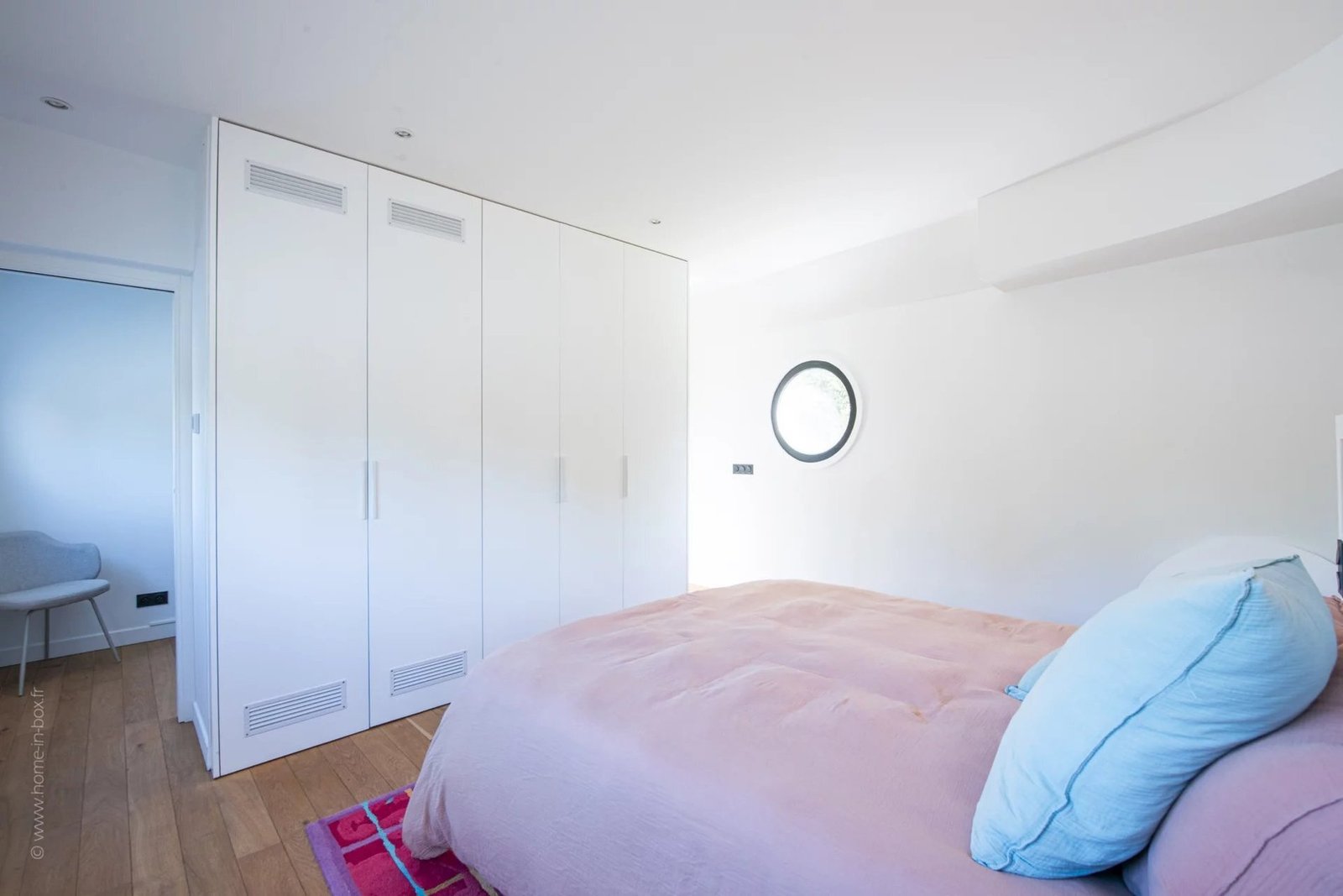 A Spacious Houseboat For Country Living In Paris Apartment in Paris, Île-de-France, France