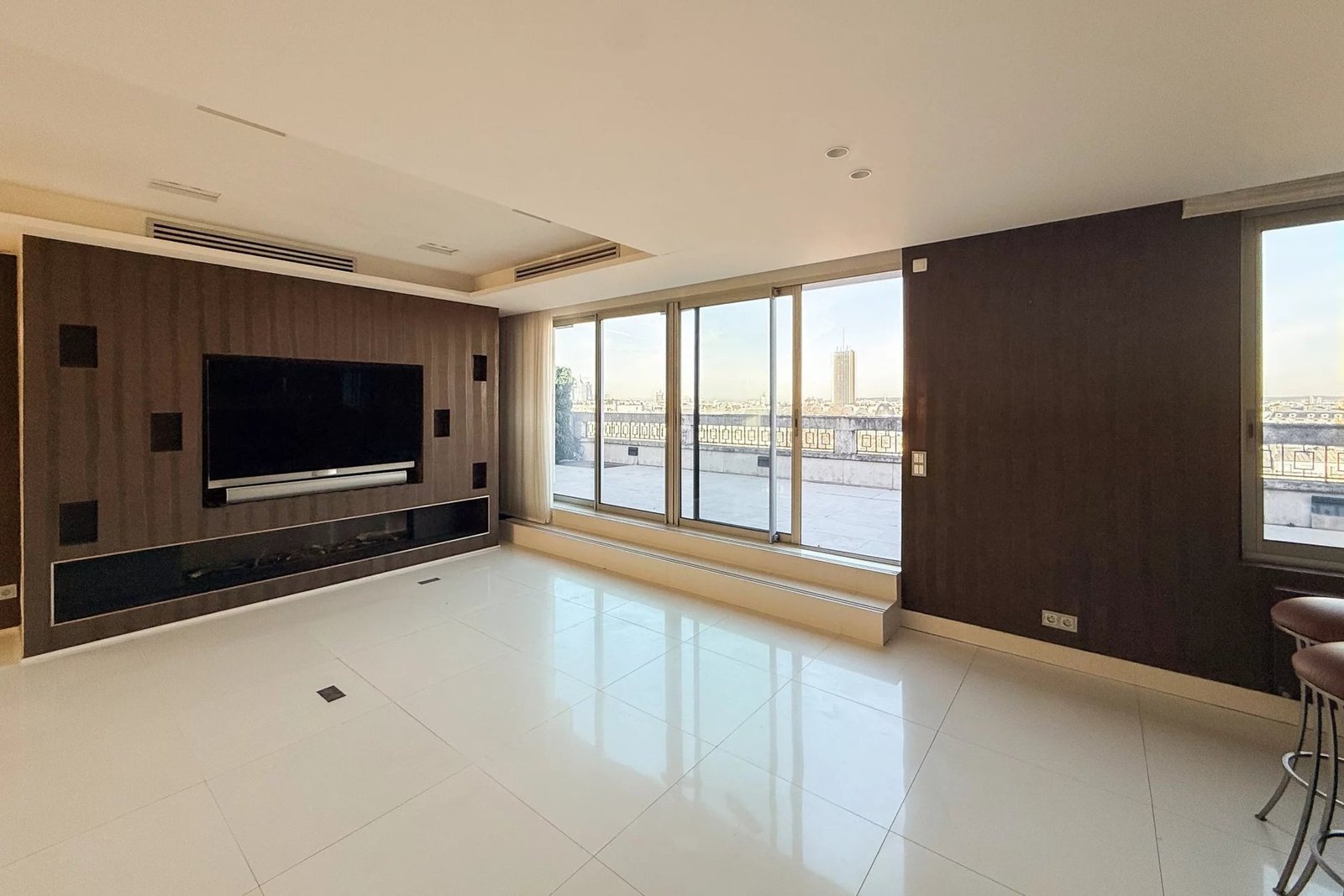 Par067 Large Penthouse To Renovate On Foch Apartment in Paris, Île-de-France, France