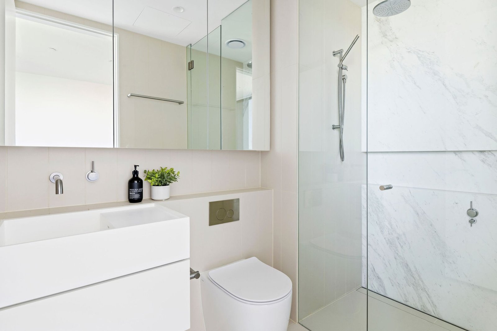 A Penthouse Paradise With Spectacular Scenery Apartment in Safety Beach, Victoria, Australia