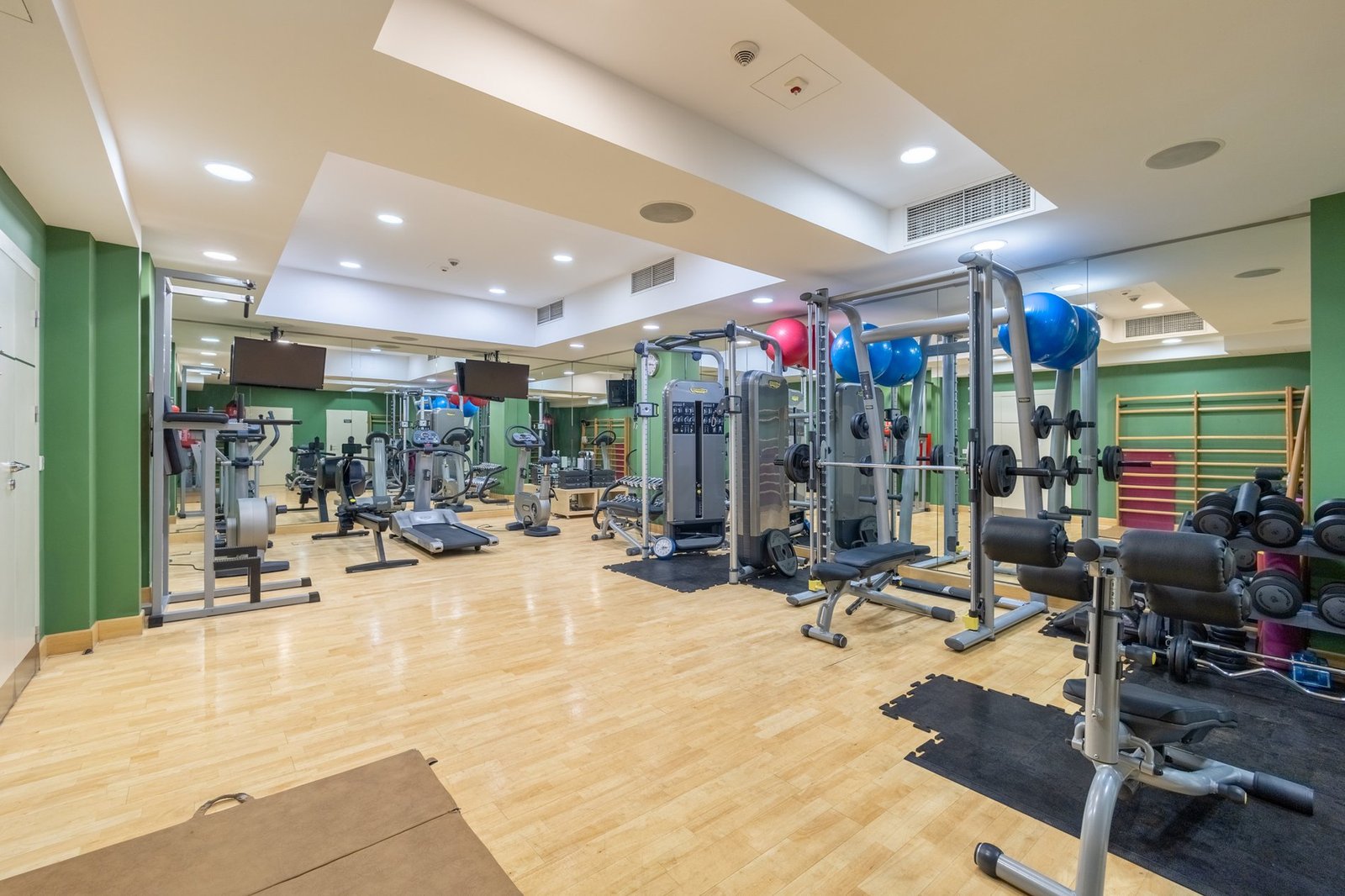 Unique Apartmetn In The Very Center Of Warsaw | Pool, Gym, Squash Court Apartment in Warsaw, Masovian Voivodeship, Poland