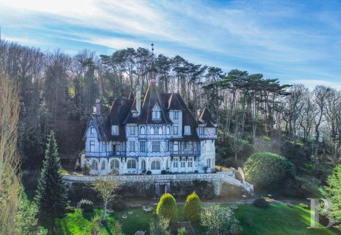 A Majestic, Early 20th Century Manor House, Its Outbuildings And More Than 7 Ha Of Parklands, Castle in Trouville-sur-Mer, Normandy, France