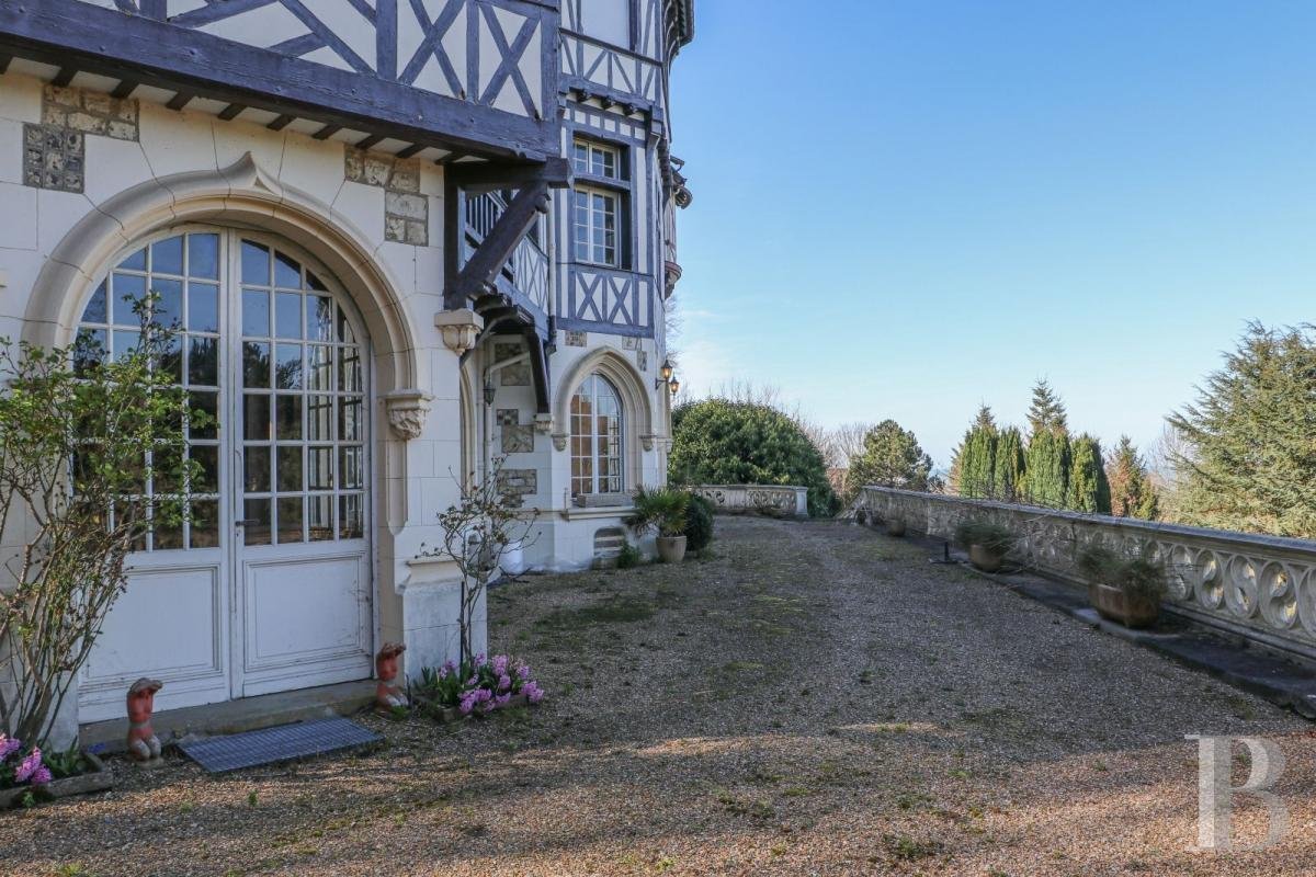 A Majestic, Early 20th Century Manor House, Its Outbuildings And More Than 7 Ha Of Parklands, Castle in Trouville-sur-Mer, Normandy, France