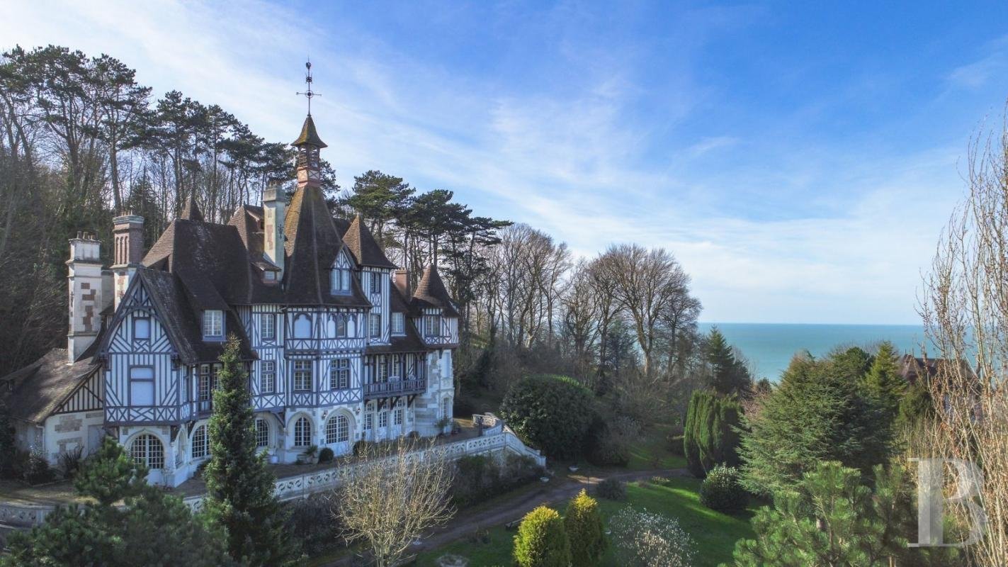 A Majestic, Early 20th Century Manor House, Its Outbuildings And More Than 7 Ha Of Parklands, Castle in Trouville-sur-Mer, Normandy, France