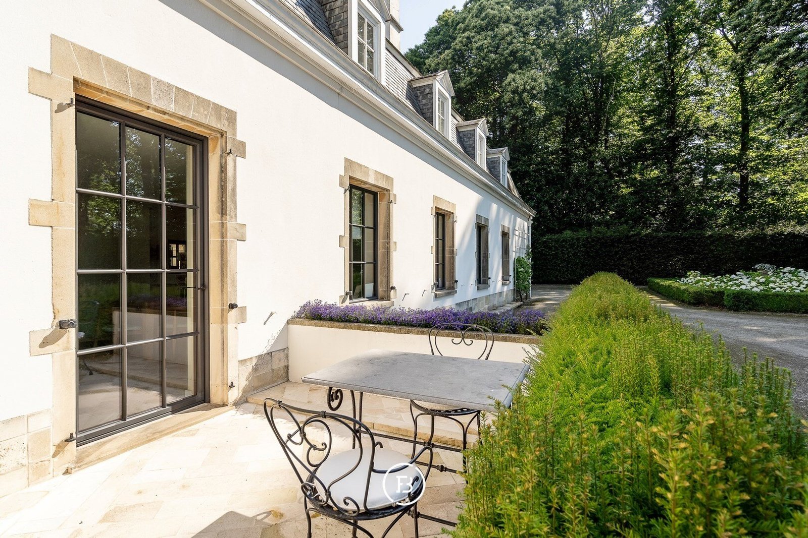 Castle Les Gobelets Castle in Waasmunster, Flanders, Belgium