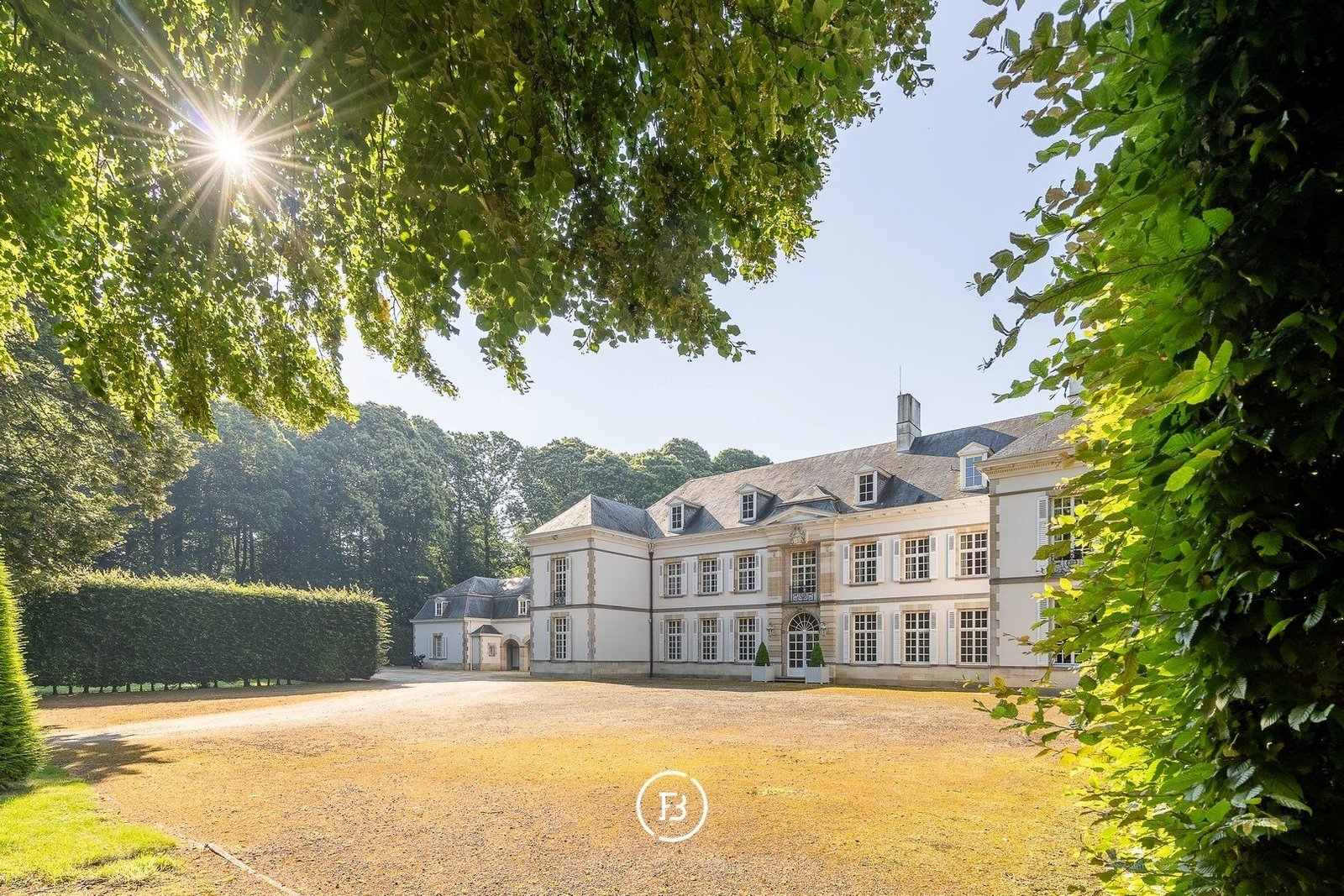Castle Les Gobelets Castle in Waasmunster, Flanders, Belgium