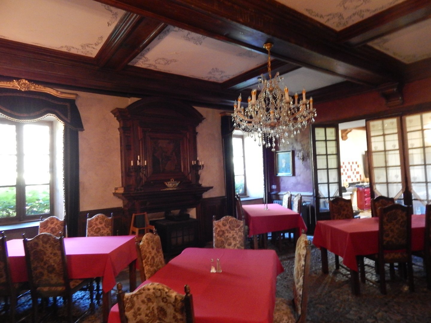 Beautifull Castle Hidden In The Countryside, 12 Bedrooms Plus 3 Independent Gites, Lake, Orchard On Chateau in Lagraulière, Nouvelle-Aquitaine, France