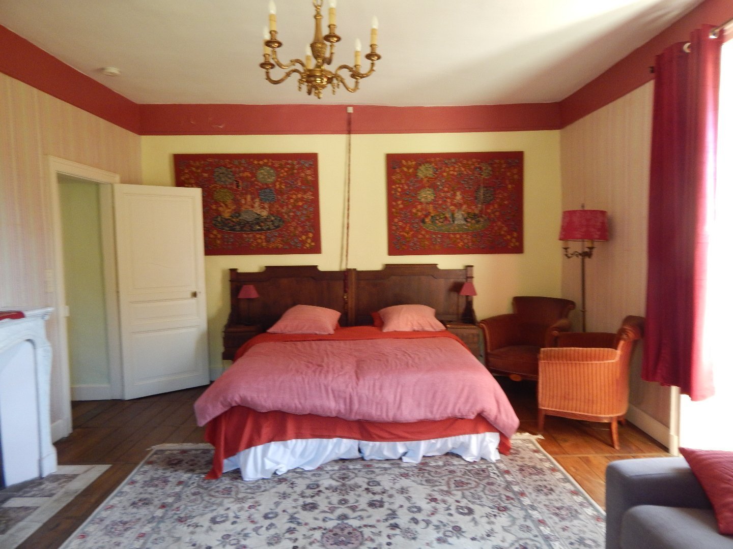 Beautifull Castle Hidden In The Countryside, 12 Bedrooms Plus 3 Independent Gites, Lake, Orchard On Chateau in Lagraulière, Nouvelle-Aquitaine, France