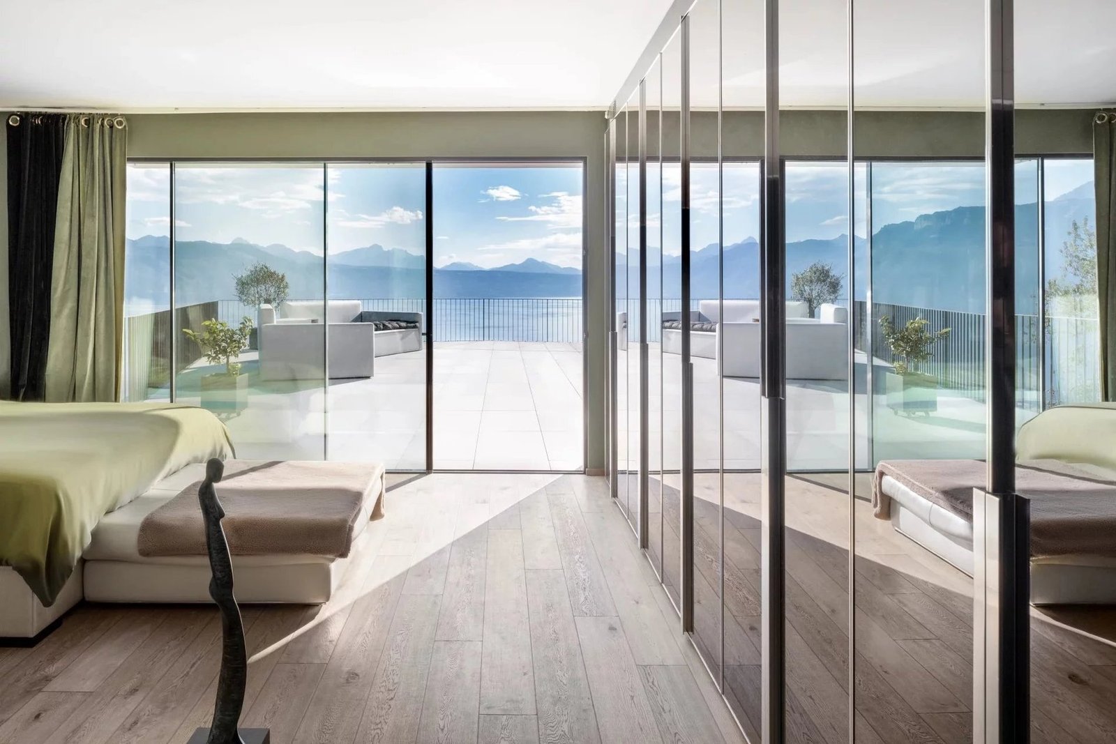 Contemporary Villa With Exceptional View House in Bourg-en-Lavaux, Vaud, Switzerland