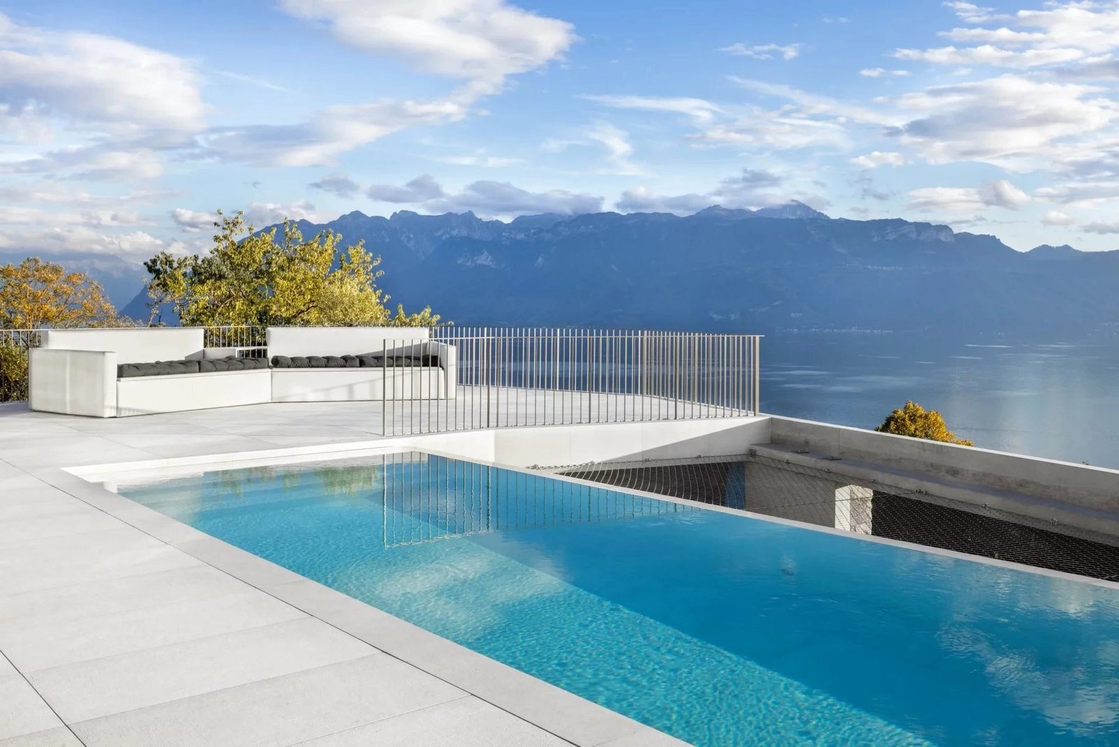 Contemporary Villa With Exceptional View House in Bourg-en-Lavaux, Vaud, Switzerland