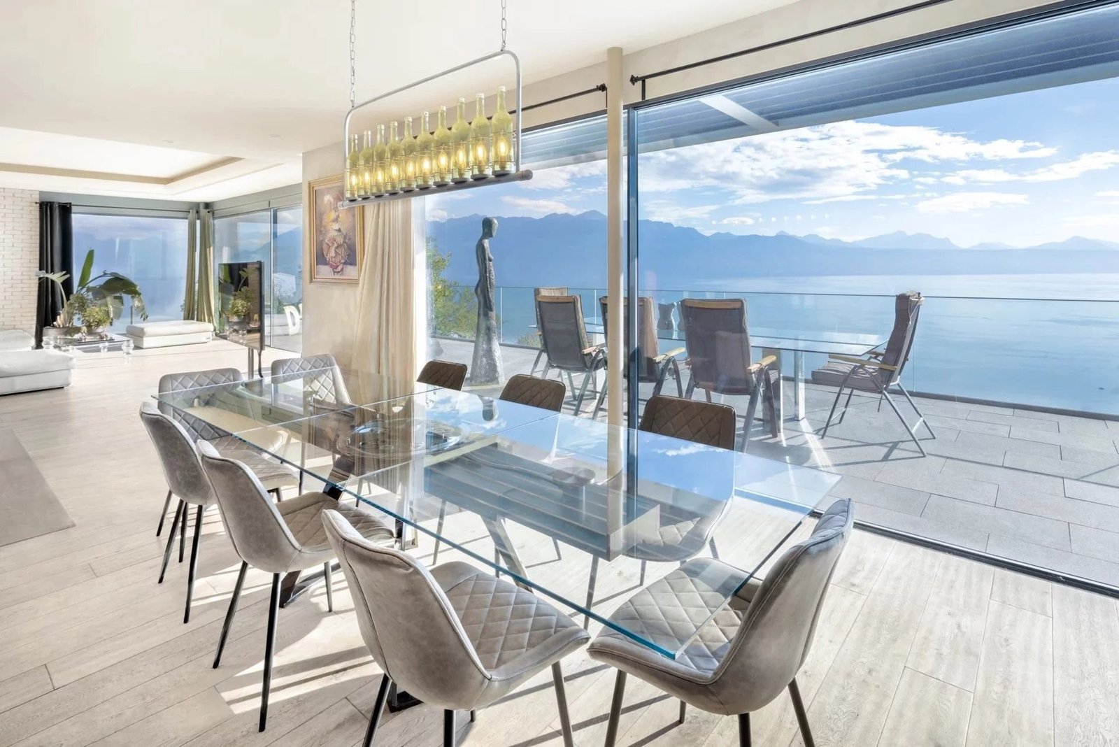 Contemporary Villa With Exceptional View House in Bourg-en-Lavaux, Vaud, Switzerland