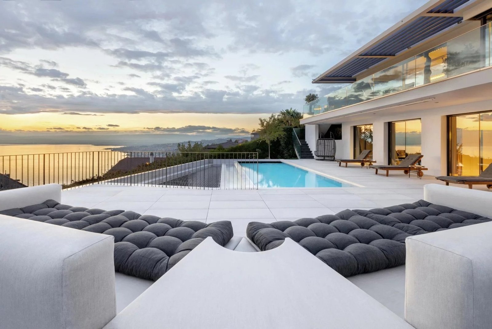 Contemporary Villa With Exceptional View House in Bourg-en-Lavaux, Vaud, Switzerland