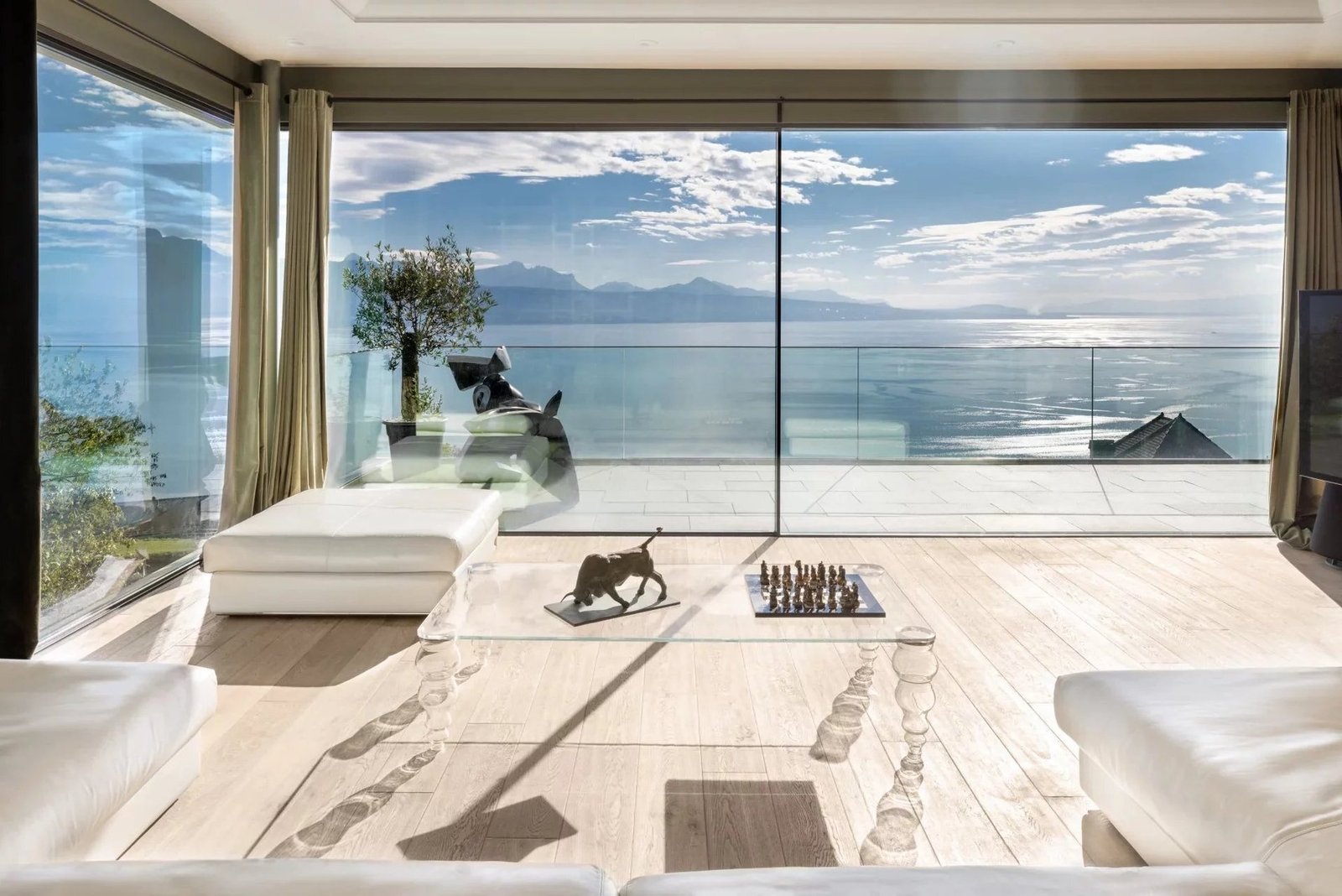 Contemporary Villa With Exceptional View House in Bourg-en-Lavaux, Vaud, Switzerland
