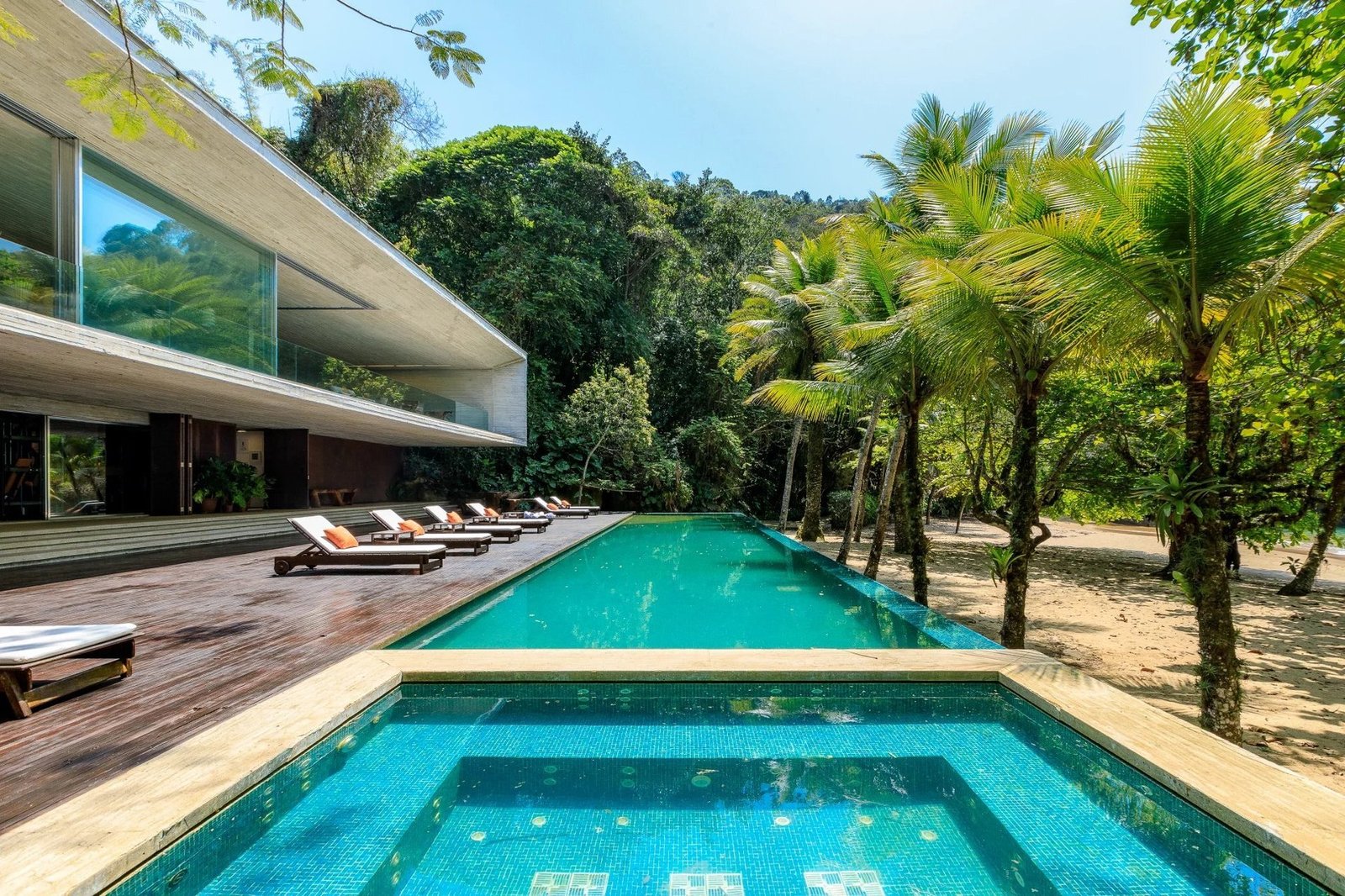 Pty008 Luxury Beachfront Villa In Paraty House in Brazil