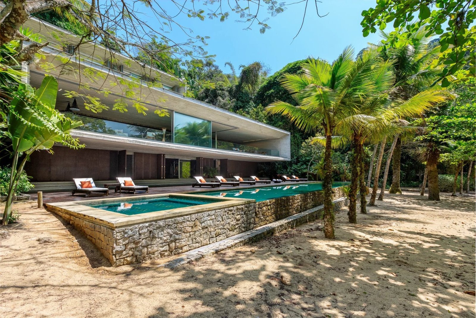 Pty008 Luxury Beachfront Villa In Paraty House in Brazil
