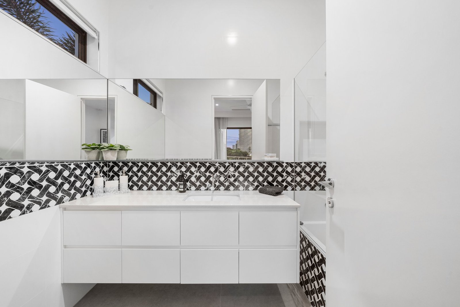 Exquisite Waterfront Living Architectural Masterpiece House in Broadbeach Waters, Queensland, Australia