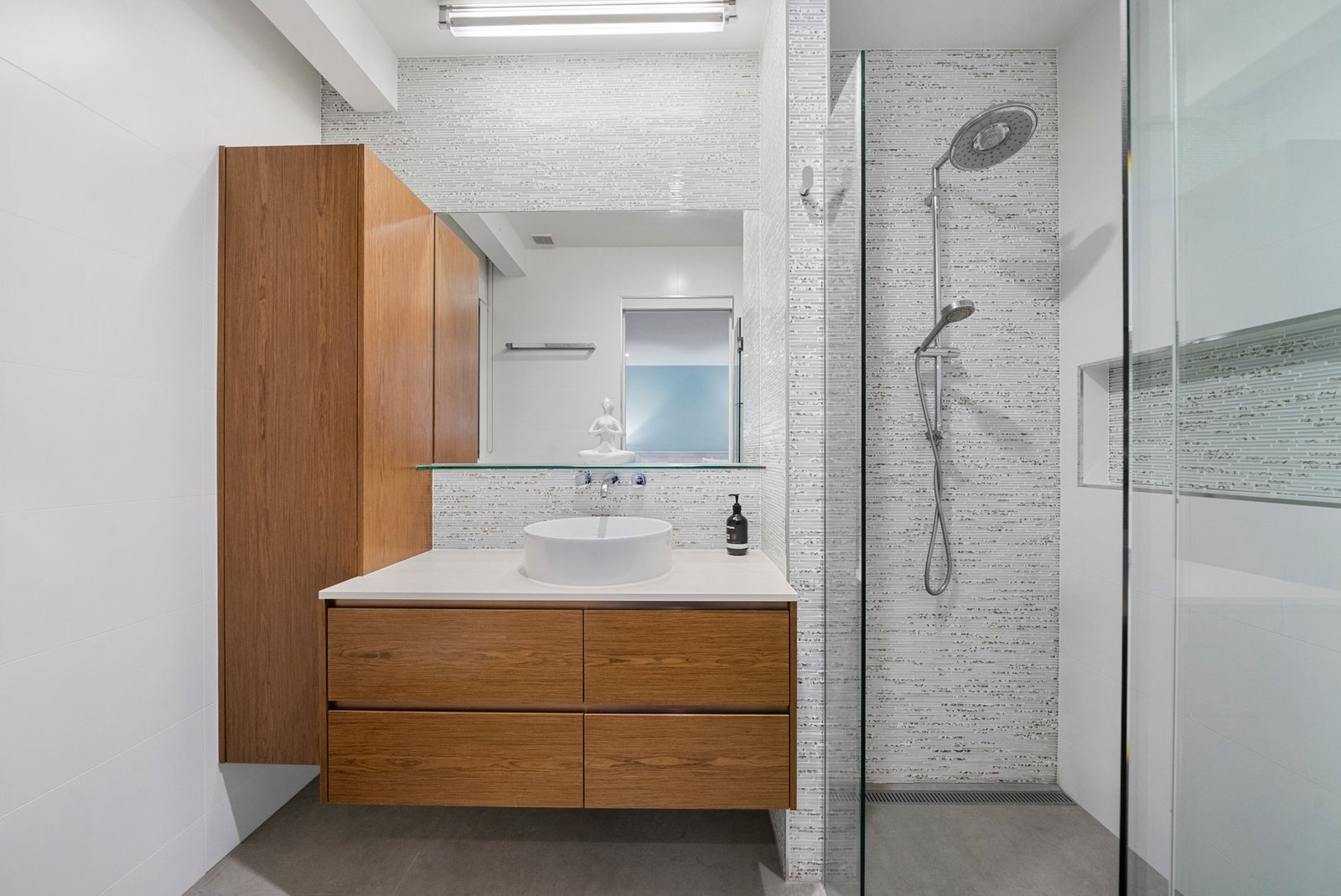 Exquisite Waterfront Living Architectural Masterpiece House in Broadbeach Waters, Queensland, Australia