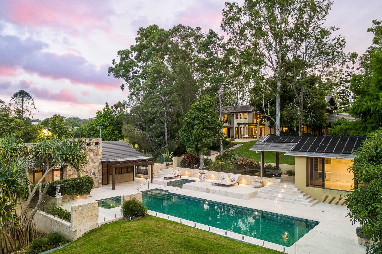 Discover An Unparalleled Lifestyle House in Brookfield, Queensland, Australia
