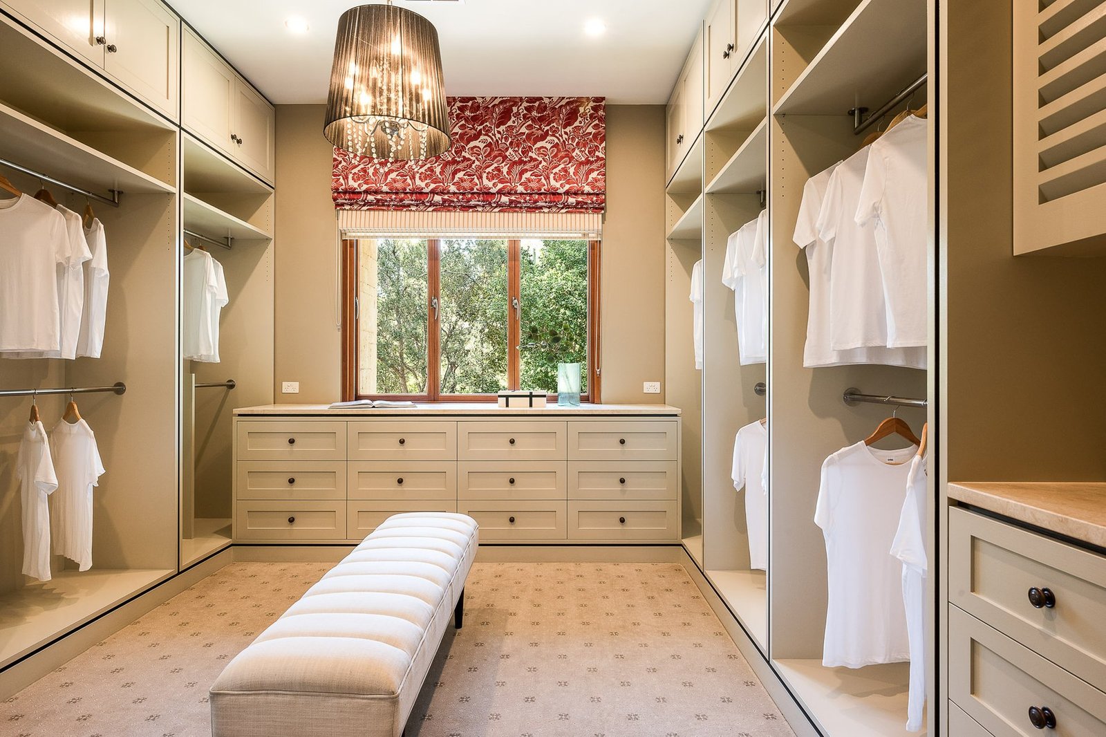 Discover An Unparalleled Lifestyle House in Brookfield, Queensland, Australia