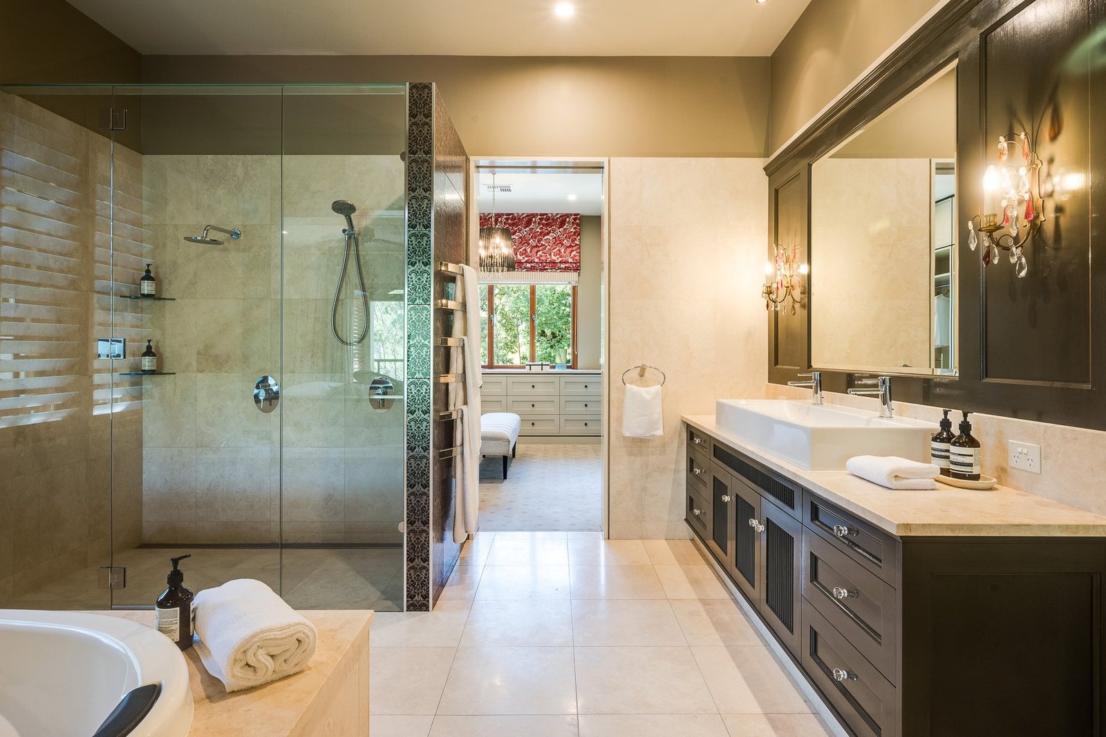 Discover An Unparalleled Lifestyle House in Brookfield, Queensland, Australia