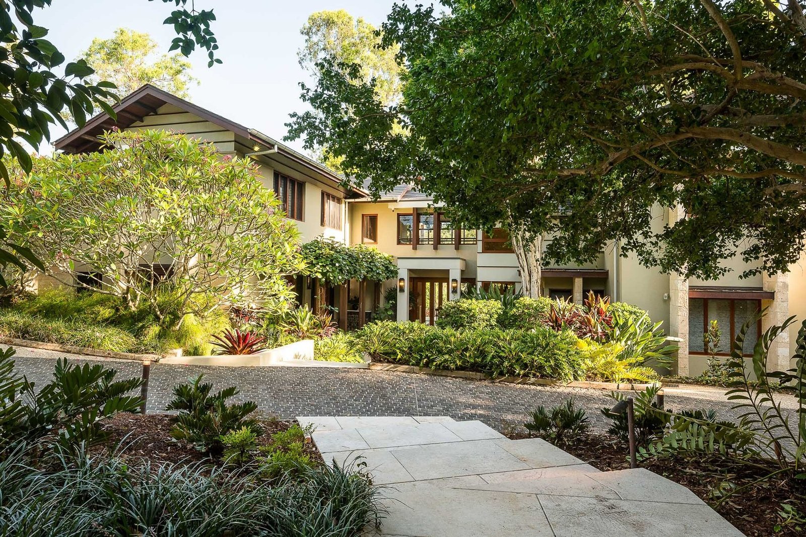 Discover An Unparalleled Lifestyle House in Brookfield, Queensland, Australia