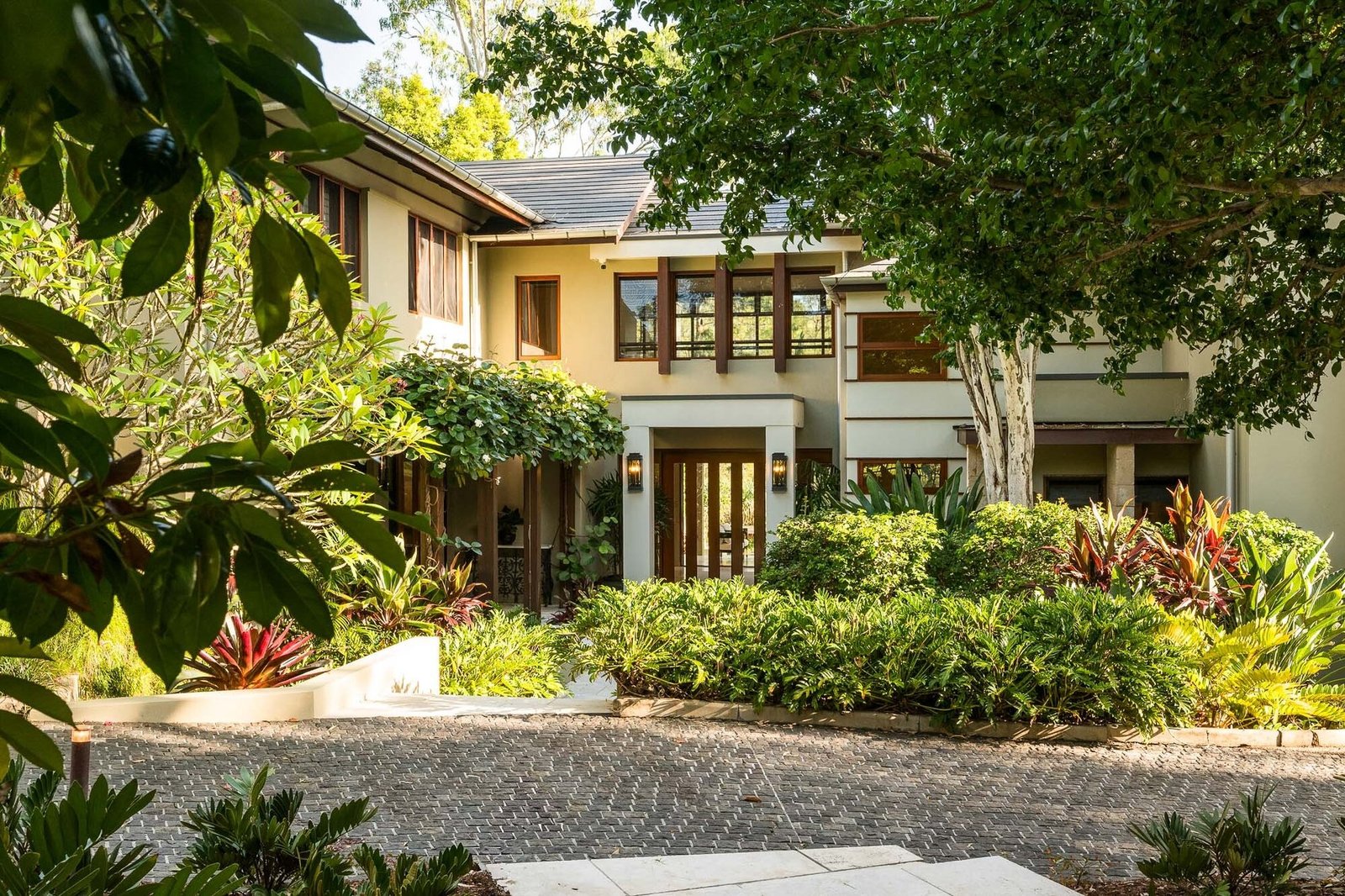 Discover An Unparalleled Lifestyle House in Brookfield, Queensland, Australia