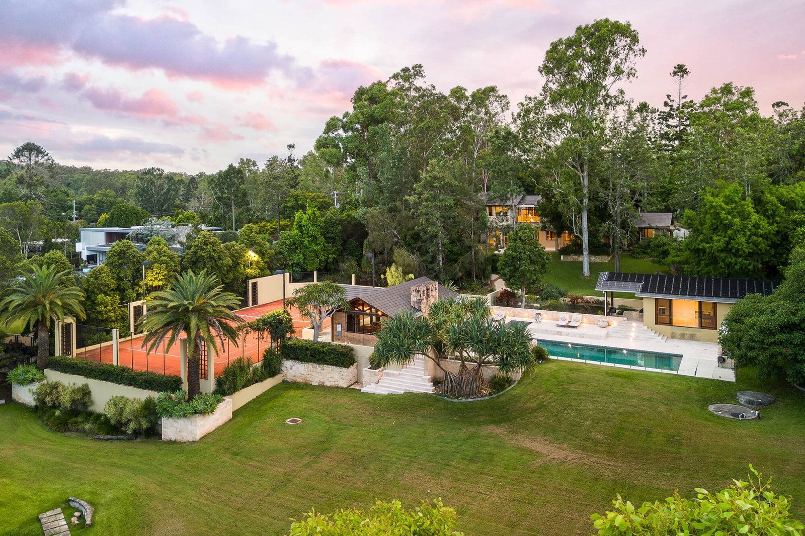 Discover An Unparalleled Lifestyle House in Brookfield, Queensland, Australia