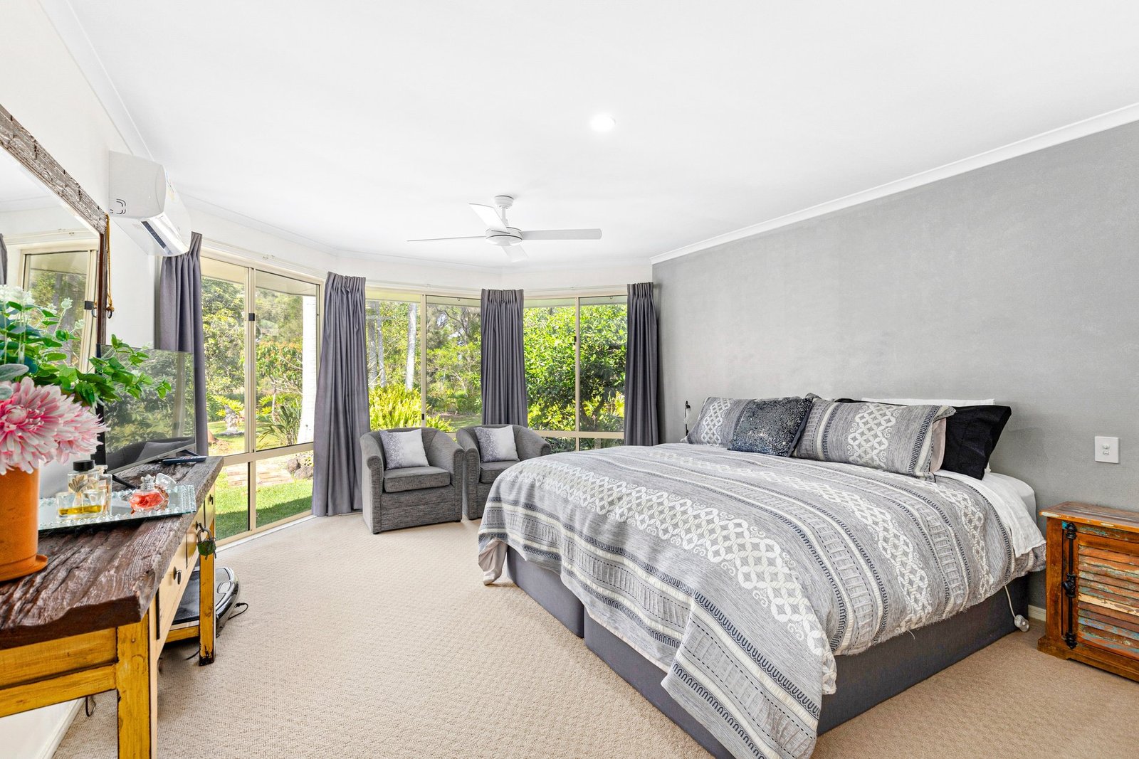 Tranquil Single Level Haven With Dual Living Potential House in Byron Bay, New South Wales, Australia