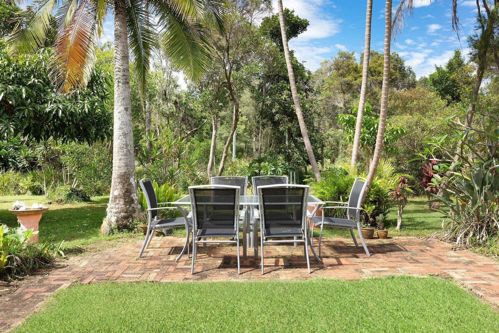 Tranquil Single Level Haven With Dual Living Potential House in Byron Bay, New South Wales, Australia