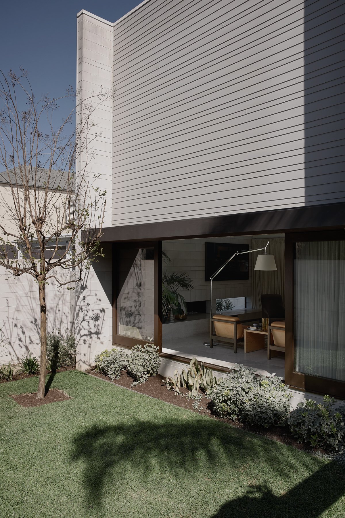 Rare Residential Commission By Richards & Spence Architects House in Clayfield, Queensland, Australia