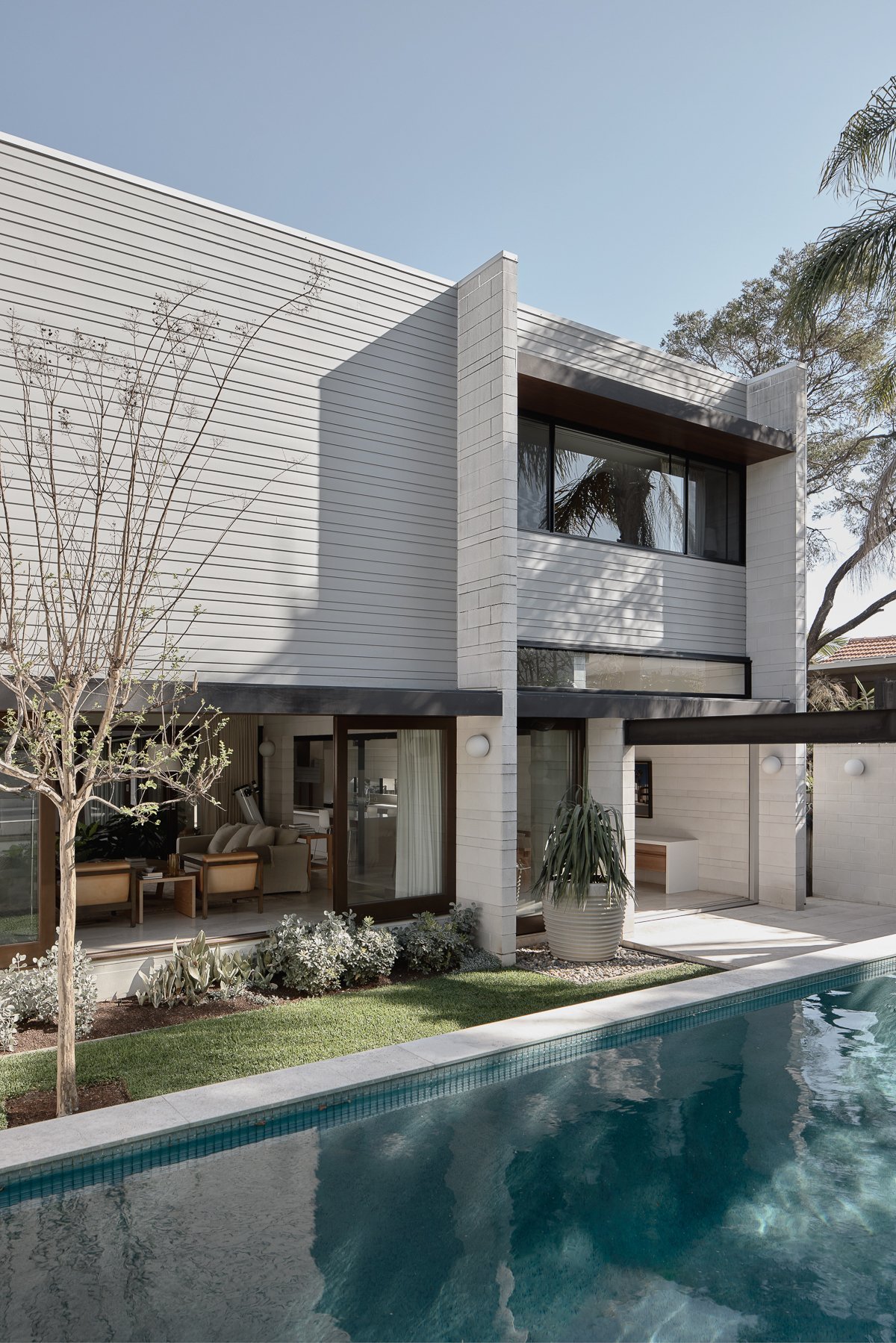 Rare Residential Commission By Richards & Spence Architects House in Clayfield, Queensland, Australia